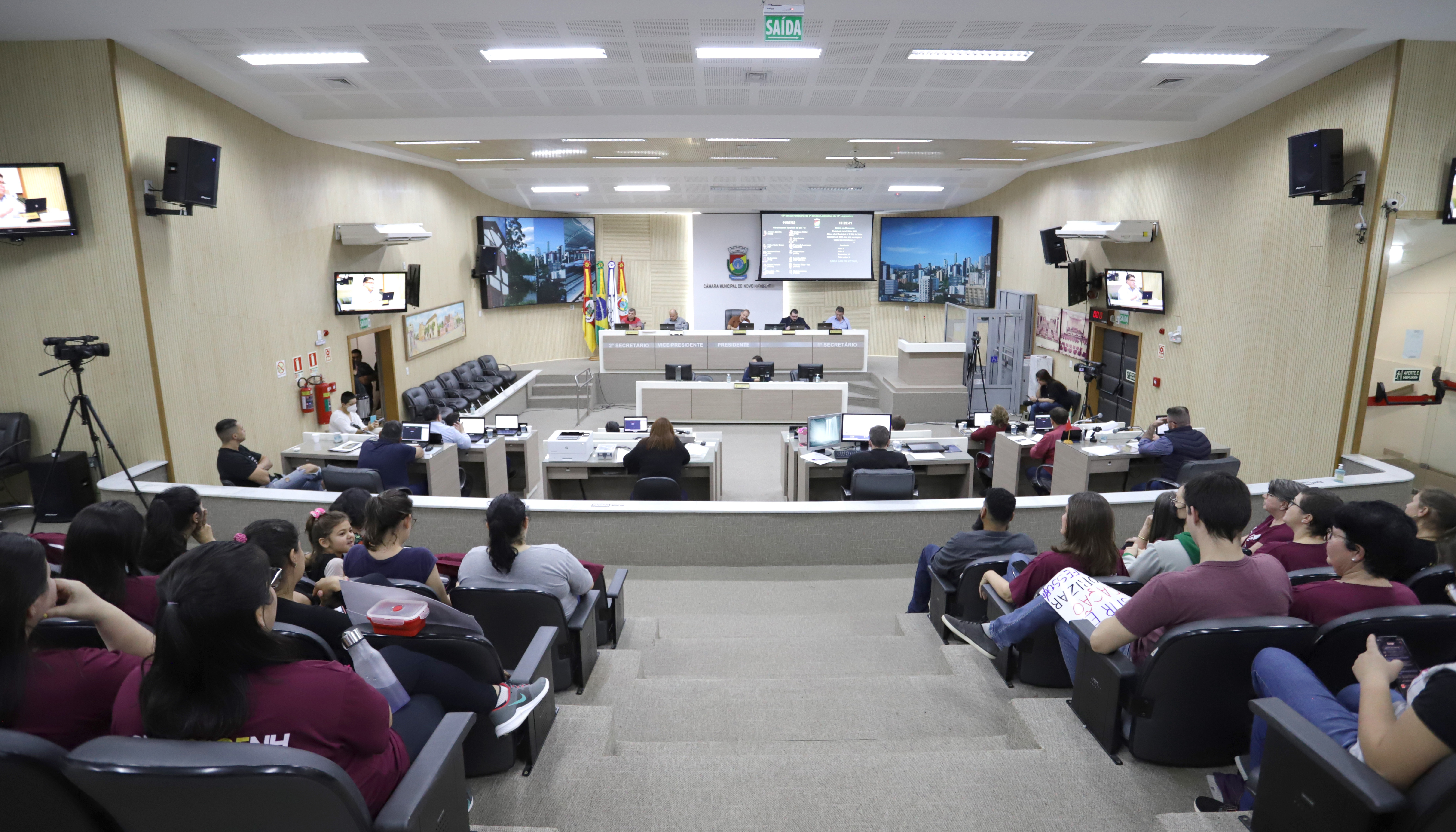 Projeto aprovado regulamenta isenção de taxas para atividades econômicas de baixo risco