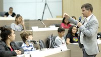 Projeto da Escola do Legislativo encerra atividades do ano com sessão plenária exclusiva para vereadores mirins