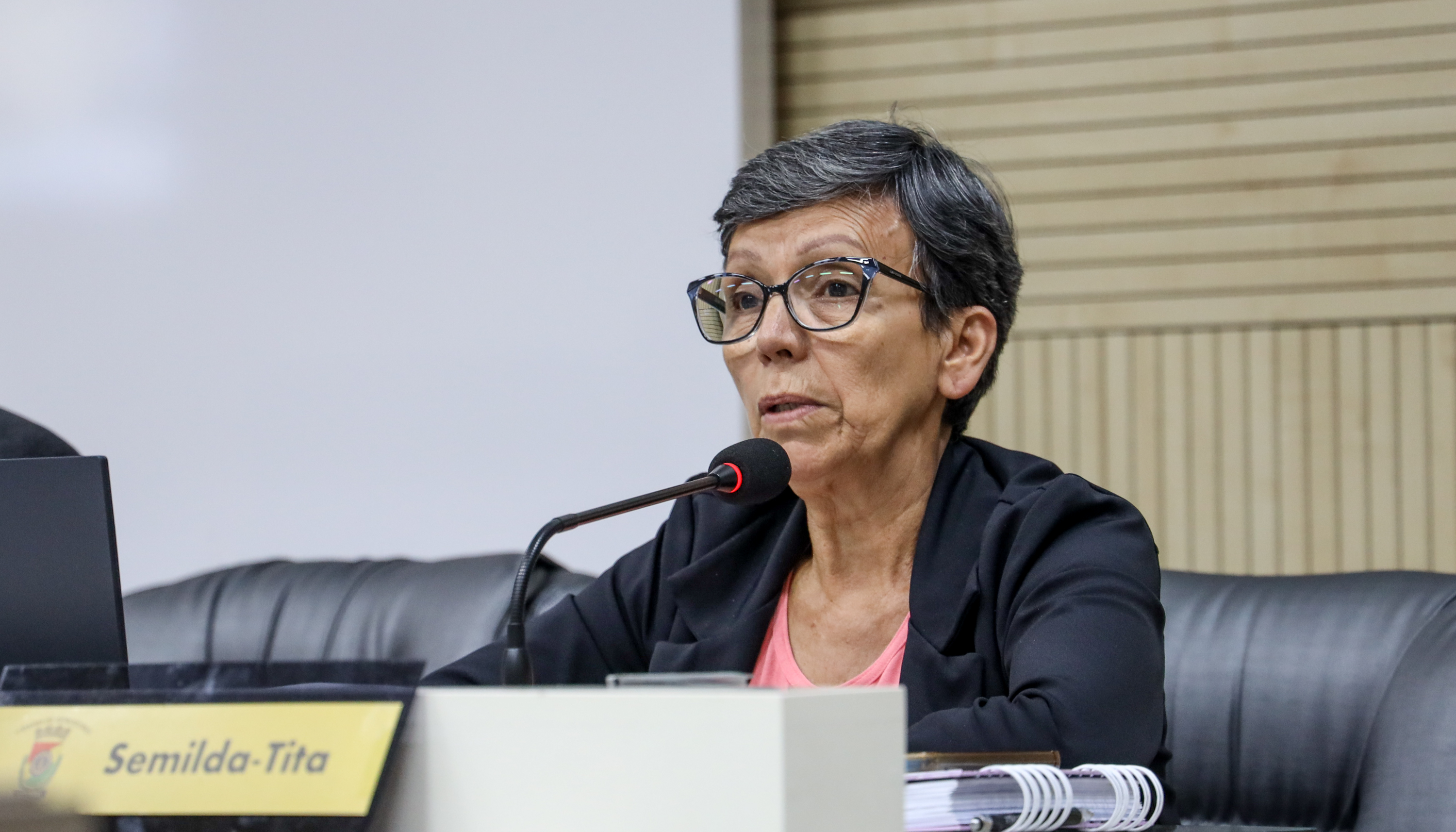 Projeto de lei propõe que bares e casas noturnas auxiliem mulheres em situação de risco