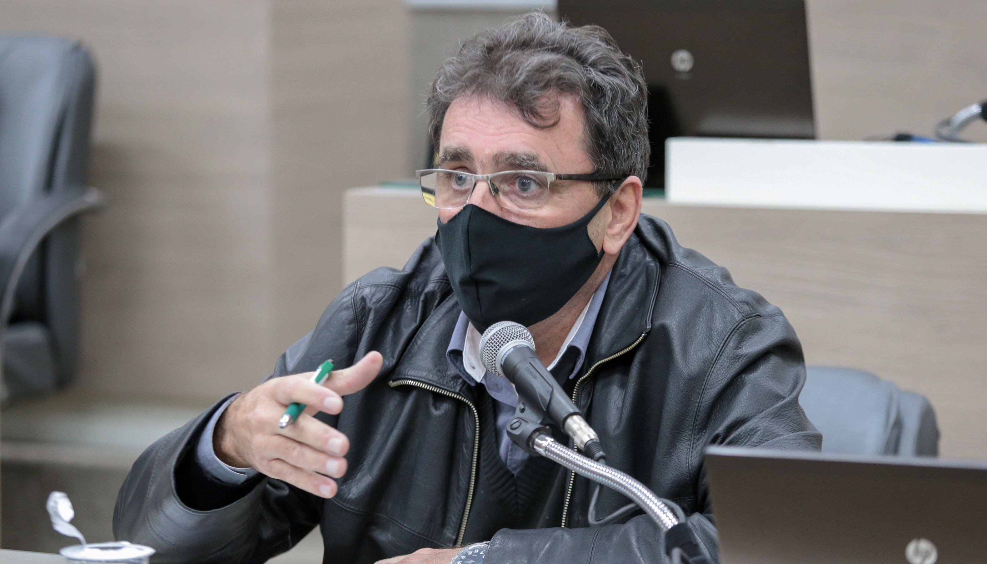 Projeto de lei que obriga remoção de cabos sem uso em vias públicas recebe apoio da Câmara de Novo Hamburgo