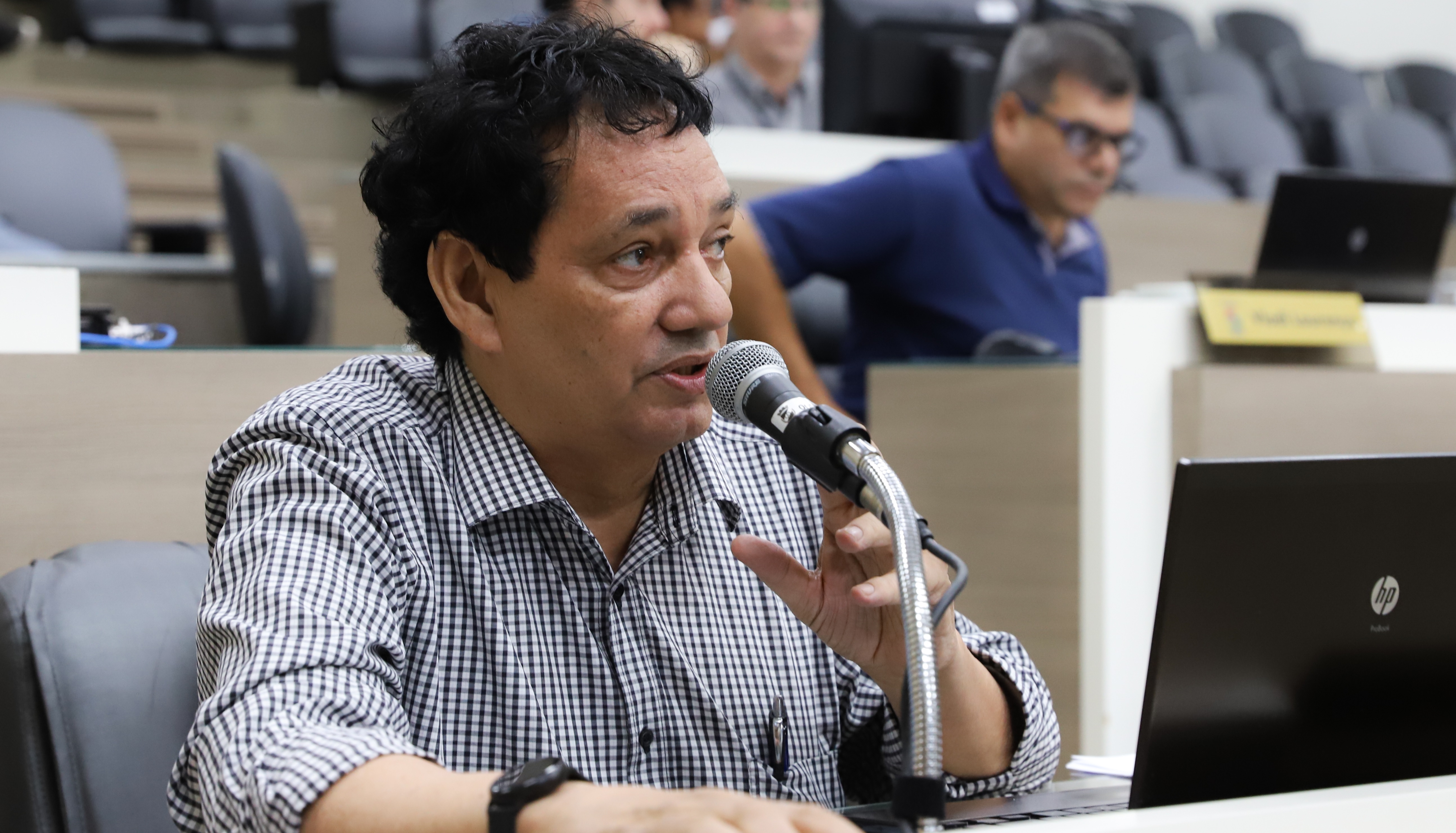 Projeto de lei reforça vigilância nas escolas