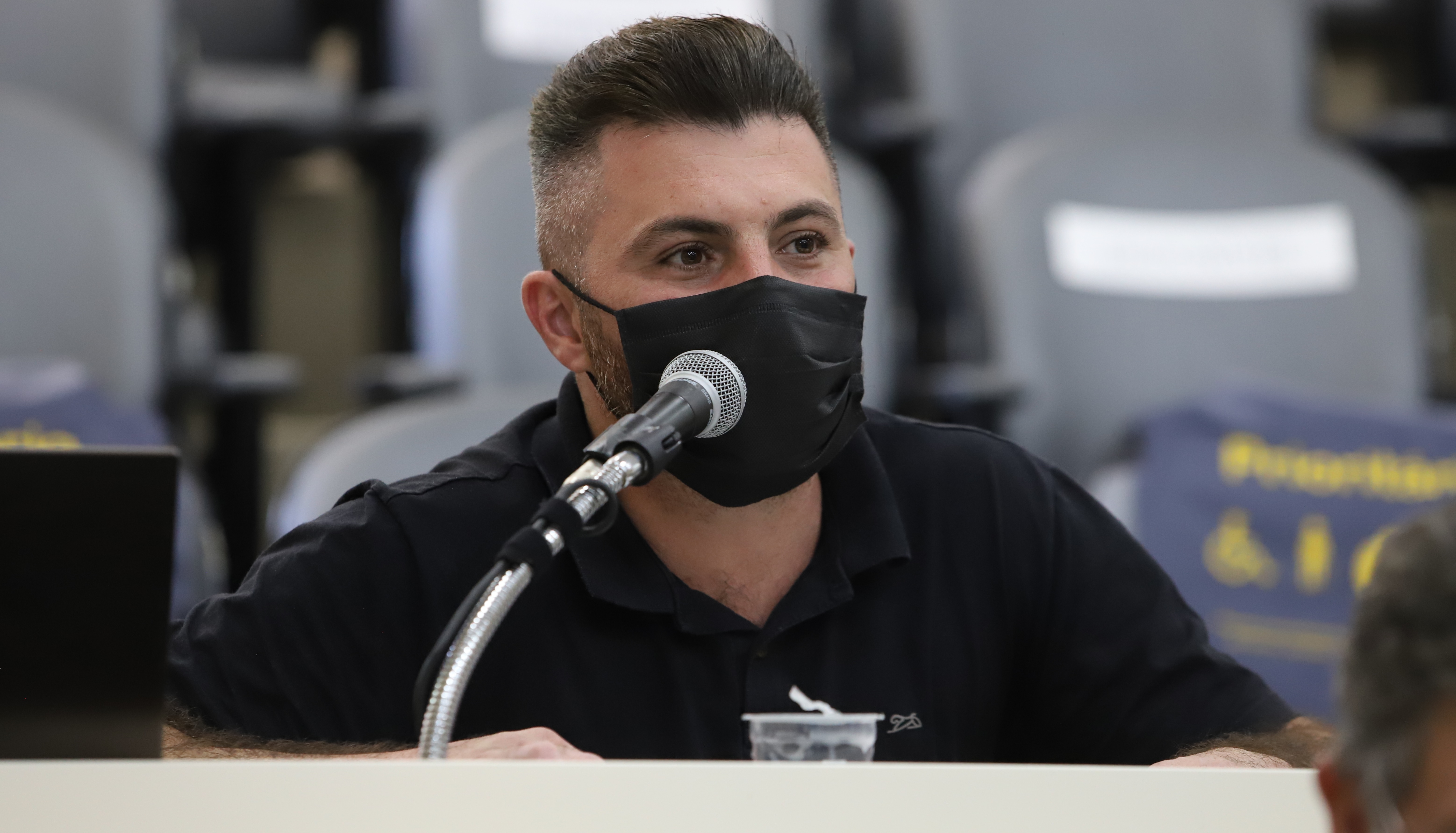 Projeto em tramitação permite uso de celular em agências bancárias