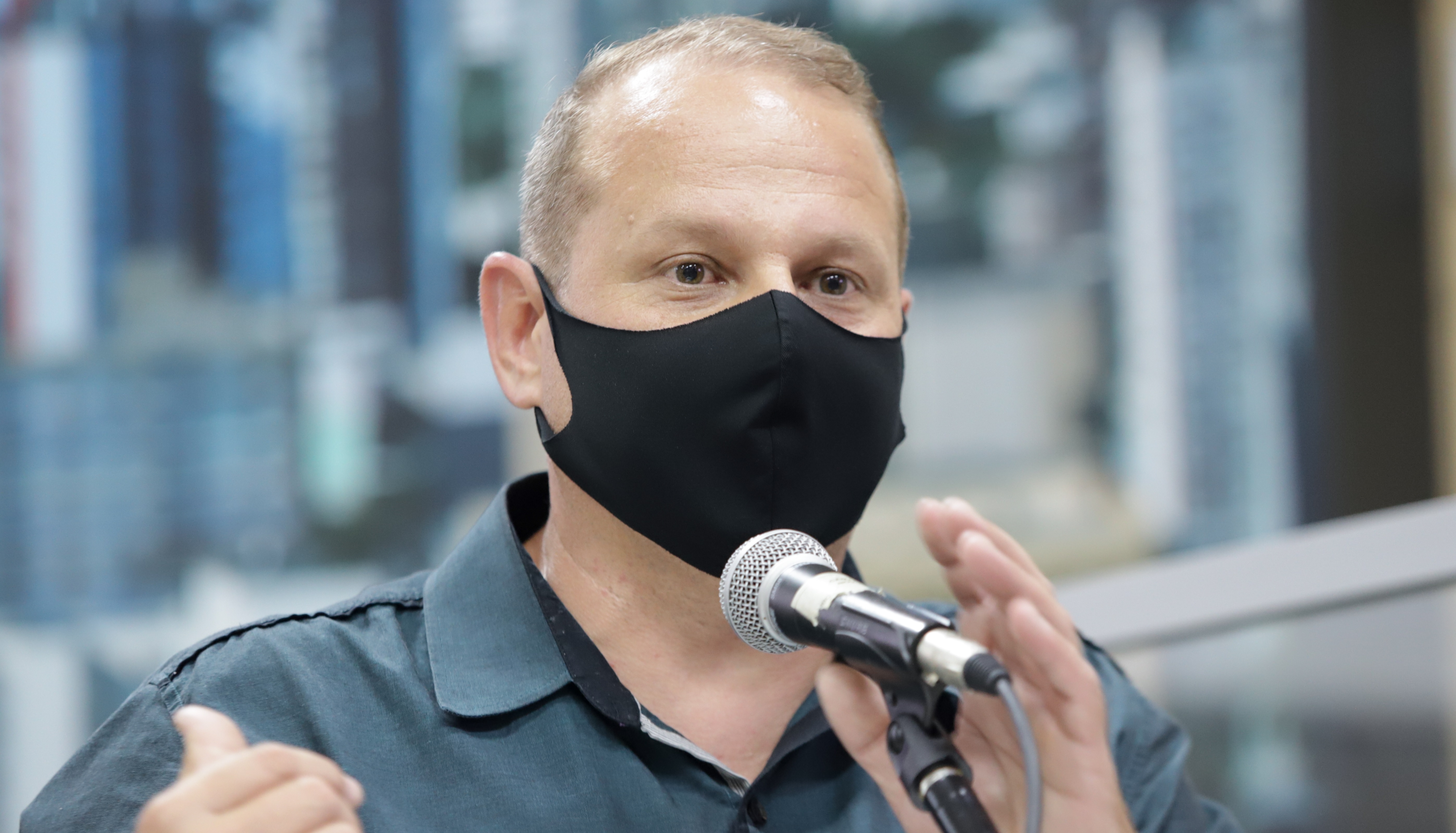 Projeto obriga pet shops a destinarem espaço para divulgação de animais em adoção