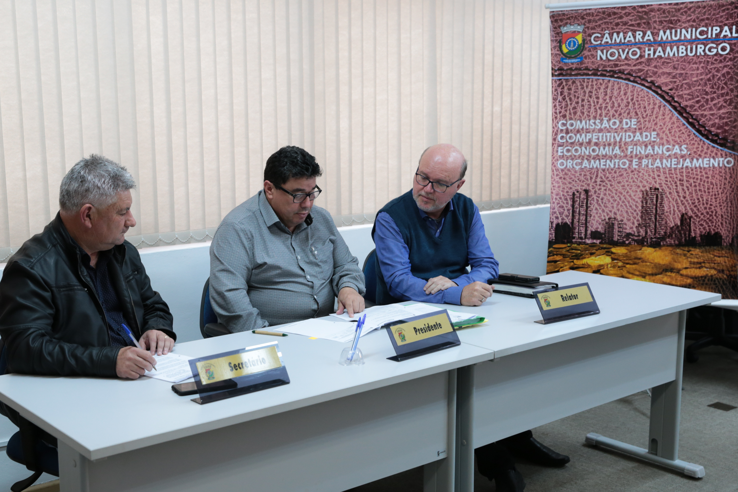 Projeto que cria mais de 500 vagas em cargos públicos avança nas comissões permanentes