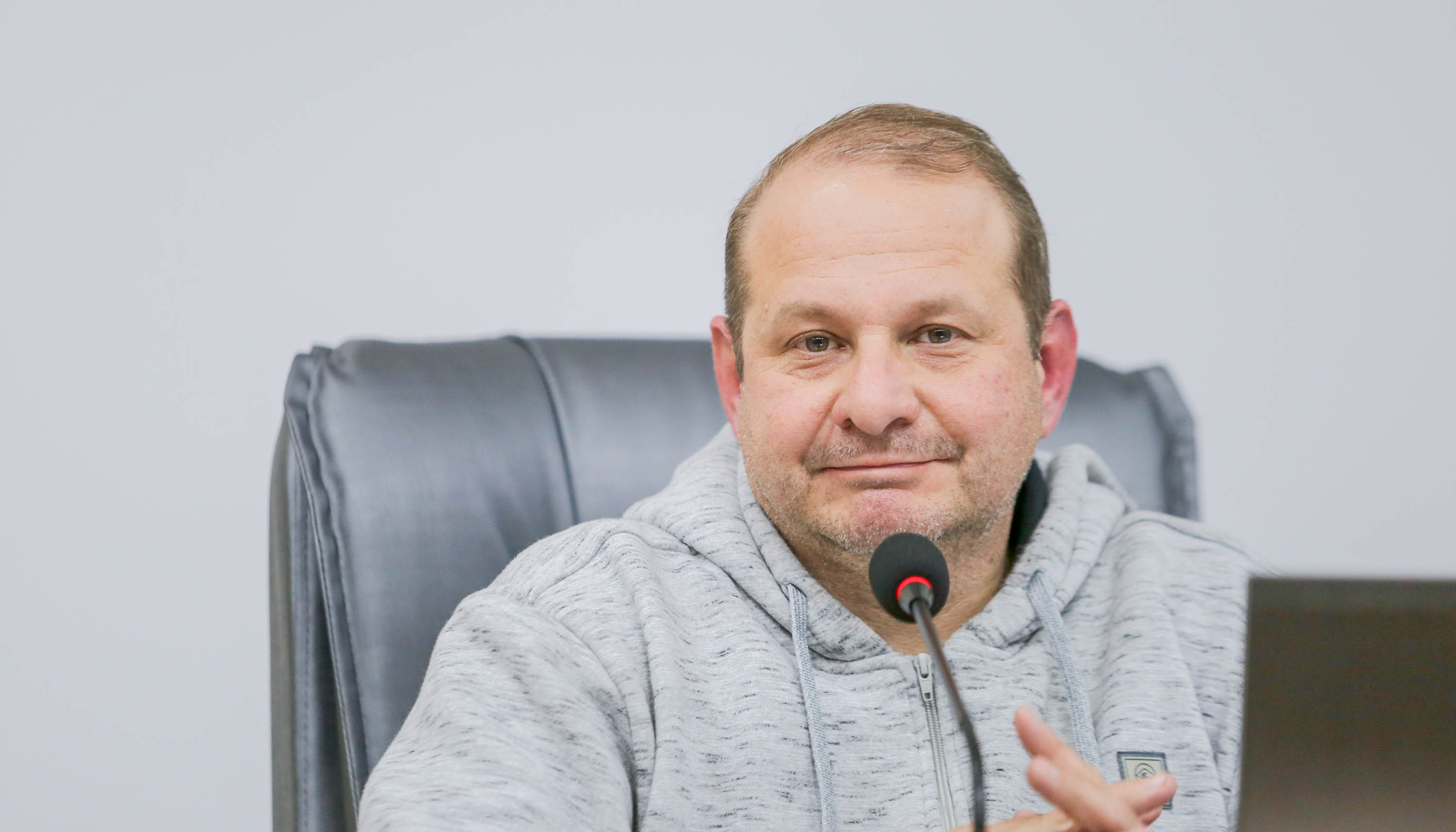 Projeto que cria selo Empresa Amiga dos Animais recebe novo pedido de vista