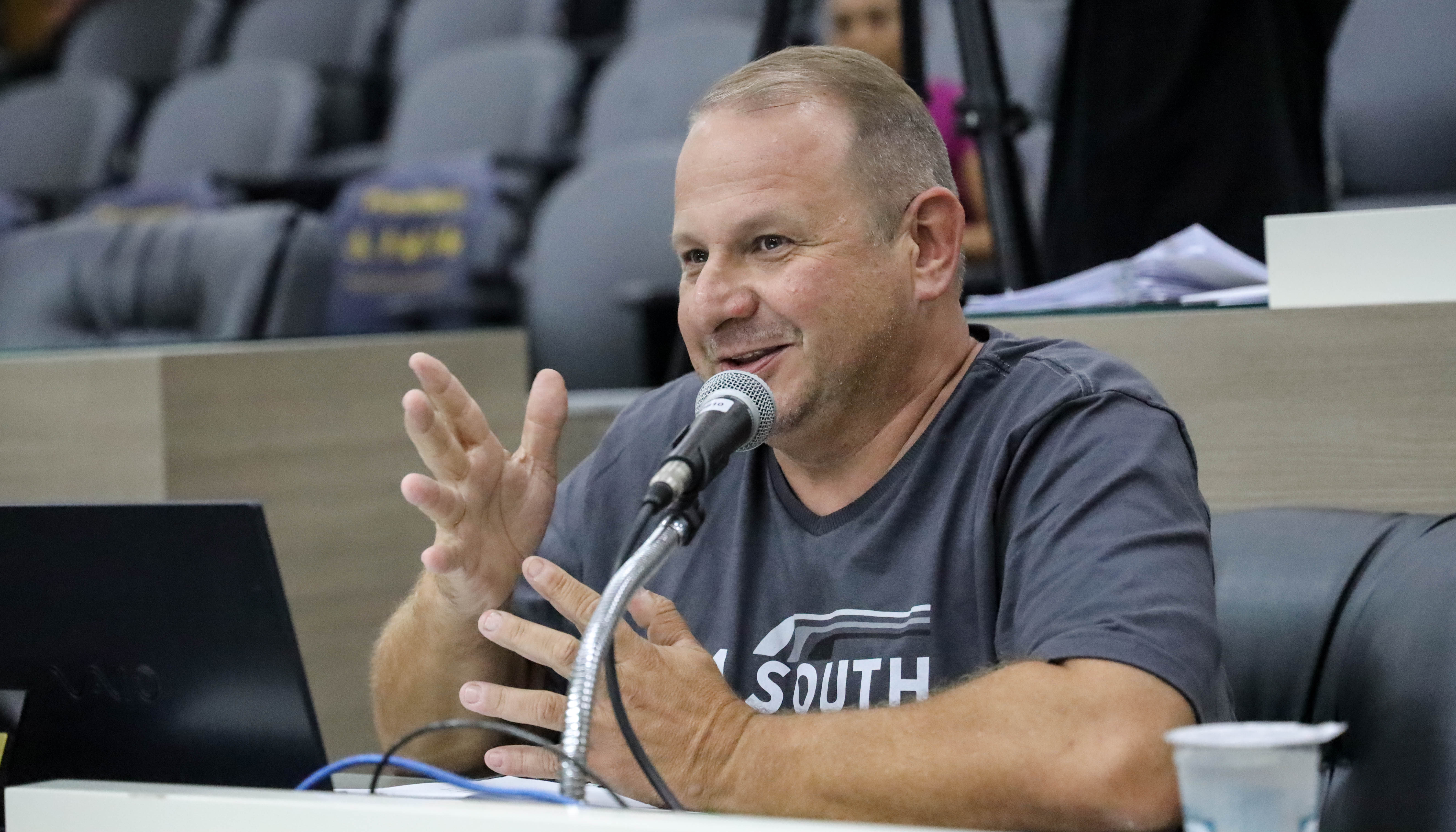 Projeto que obriga divulgação do andamento de obras públicas volta a tramitar na Câmara