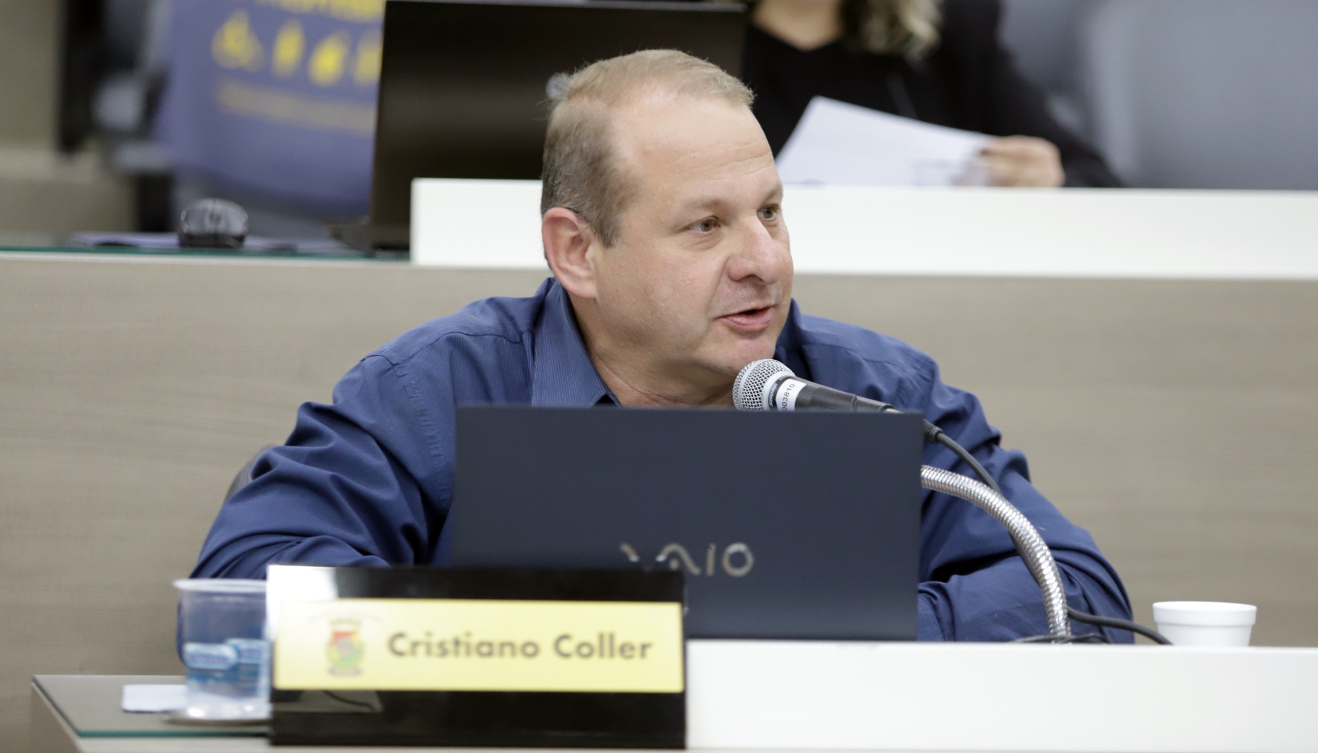 Projeto que obriga divulgação do andamento de obras tem votação adiada