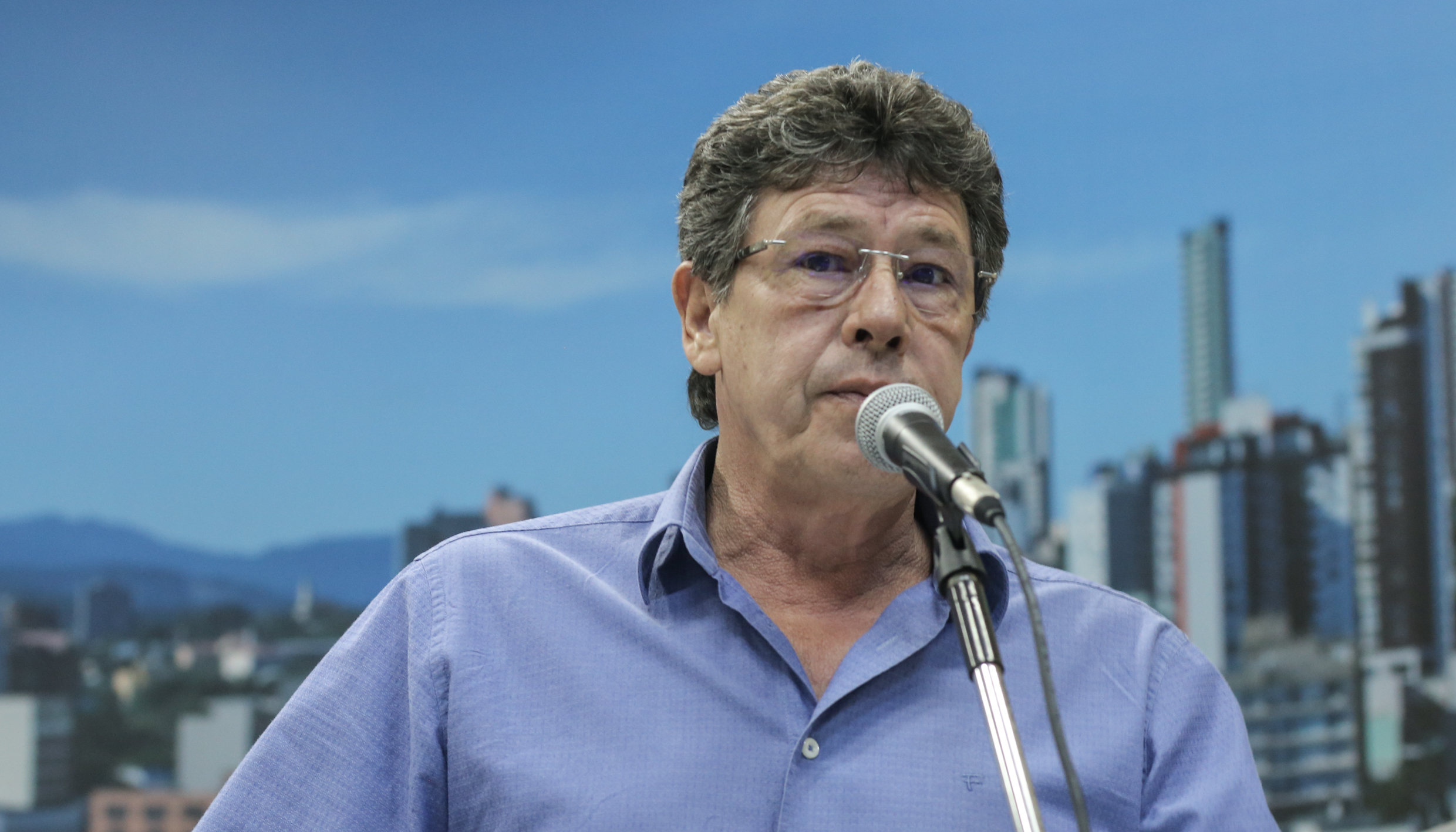 Projeto que prevê instalação de botões de pânico em ônibus municipais recebe novo pedido de vista