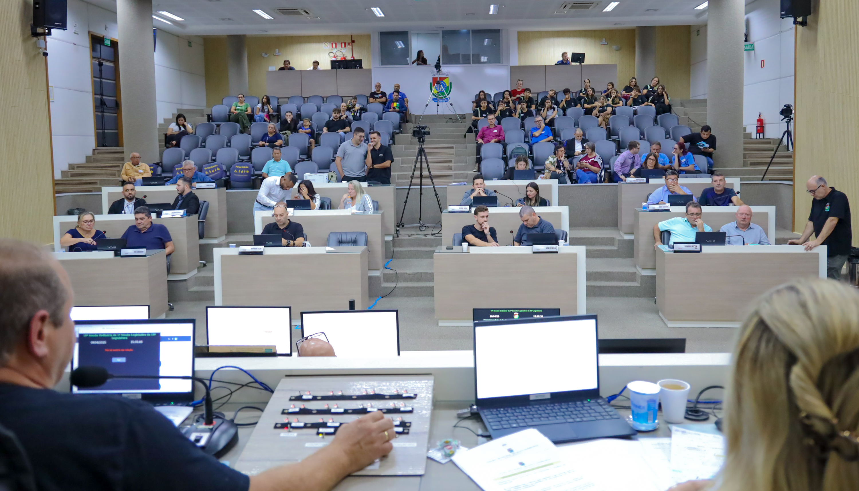Projeto que propõe debates escolares sobre violência de gênero tem votação adiada