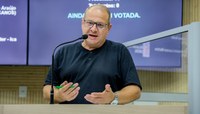 Projeto sugere vale-livro anual para professores e alunos da rede municipal