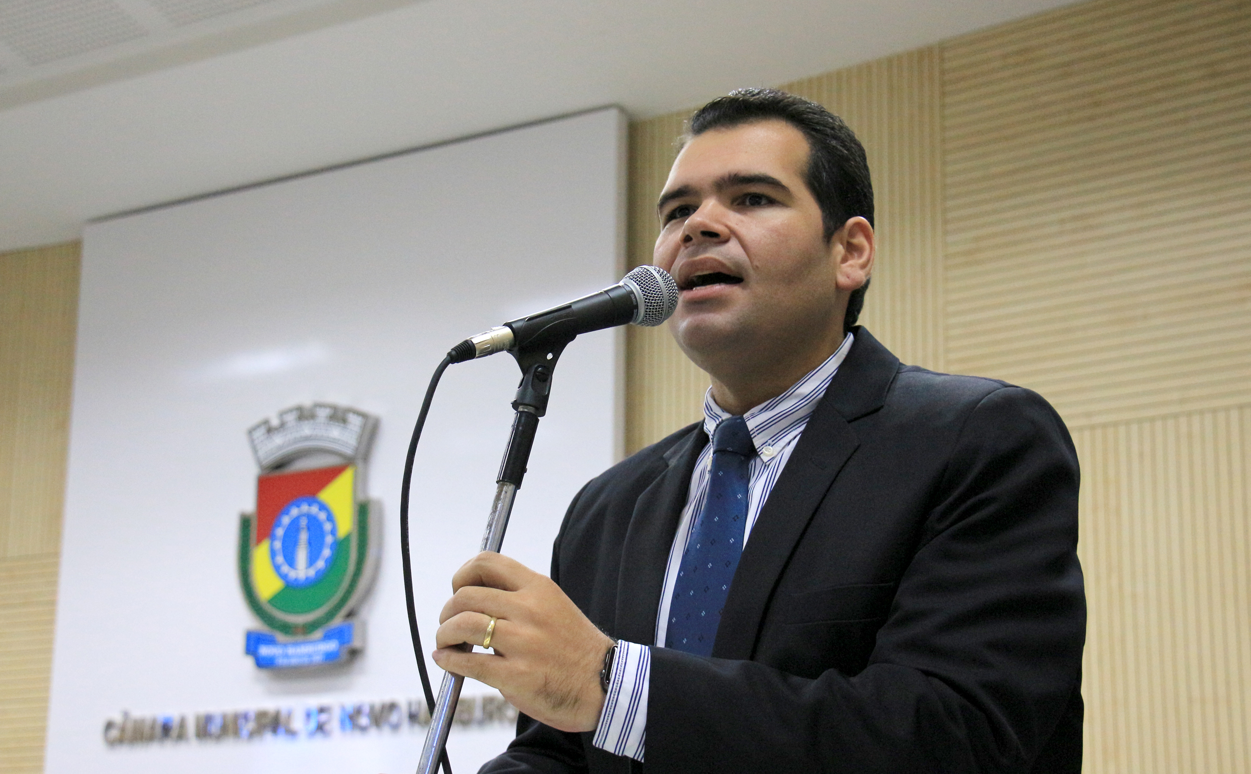 Proposta obriga bancos e cooperativas de crédito a manter vigilantes armados 24 horas nas agências