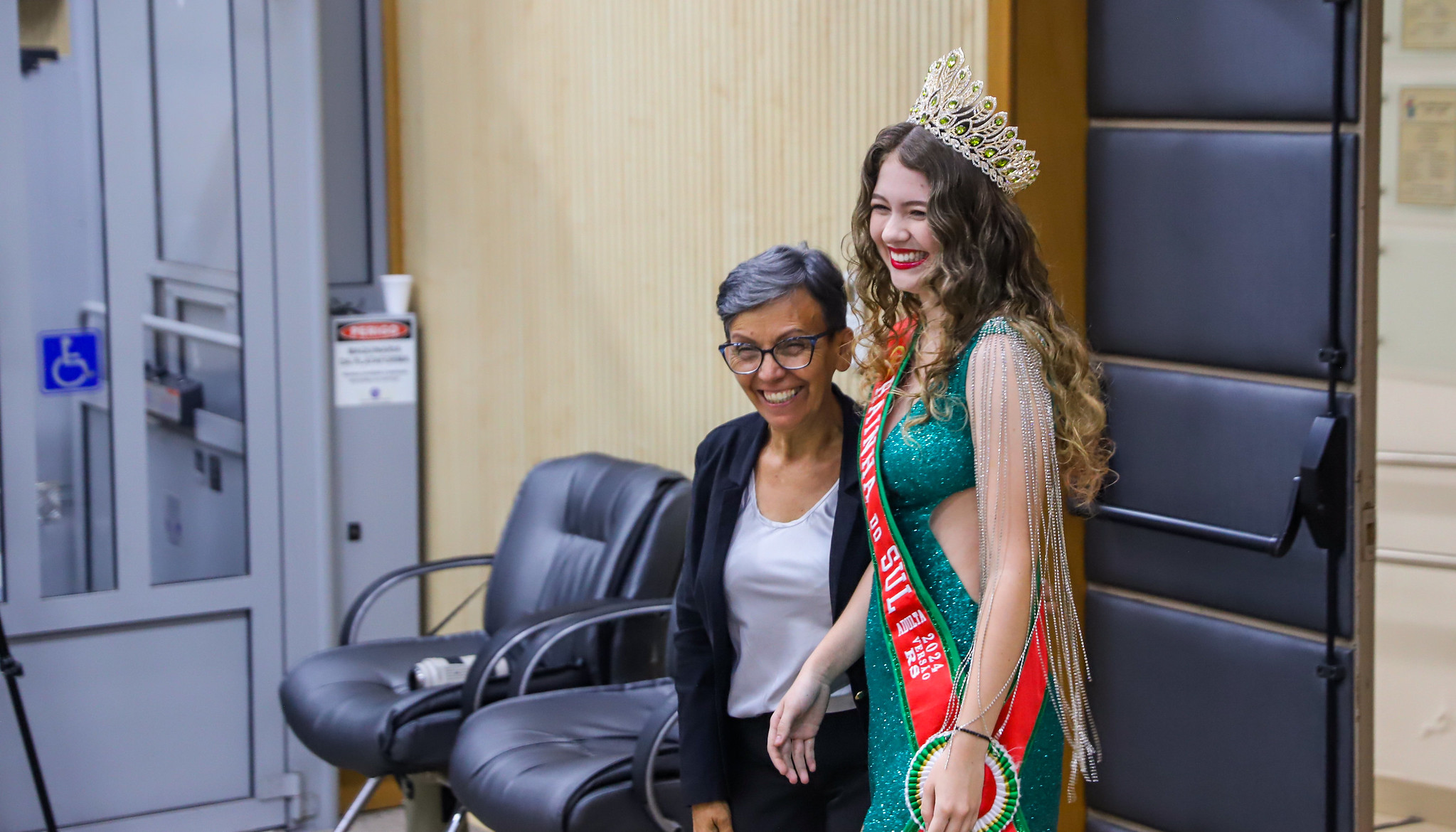 Miss hamburguense retorna à Câmara com o título de Rainha do Sul