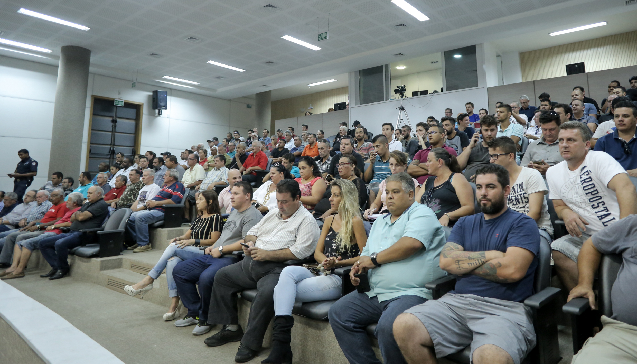 Regulamentação de transporte de passageiros sai da pauta de votação e vai aguardar parecer de comissão