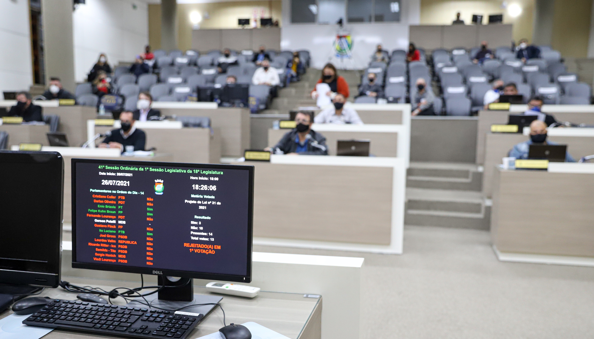 Rejeitado projeto que revisa lei municipal sobre placas informativas em obras públicas