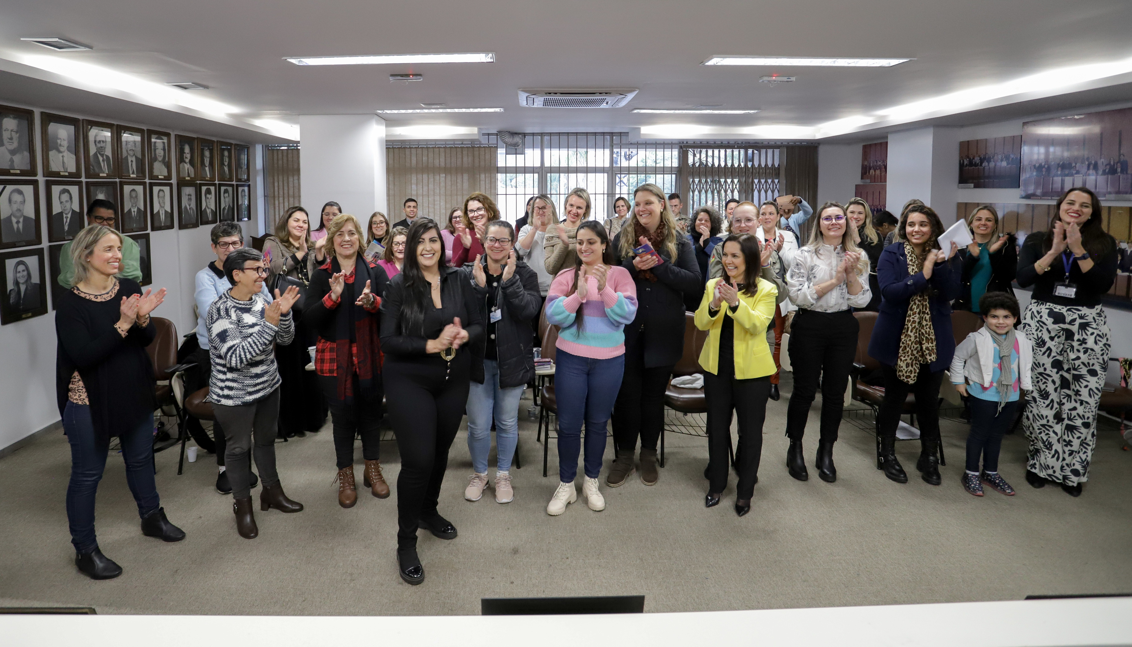 Roda de Conversa aborda desafios para tornar a Lei Maria da Penha mais eficiente 