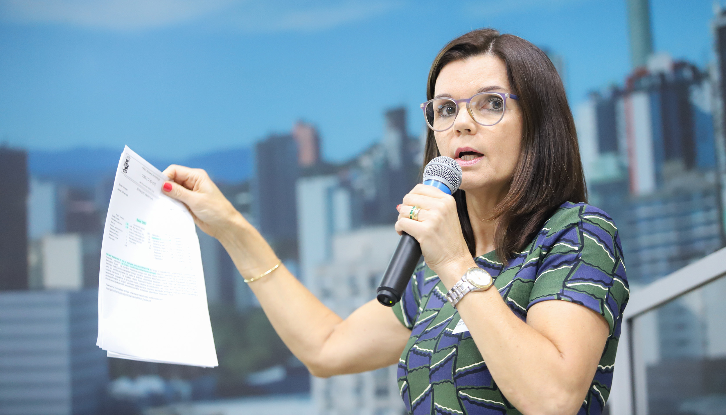 Secretária de Habitação presta esclarecimentos sobre empreendimento no Rondônia