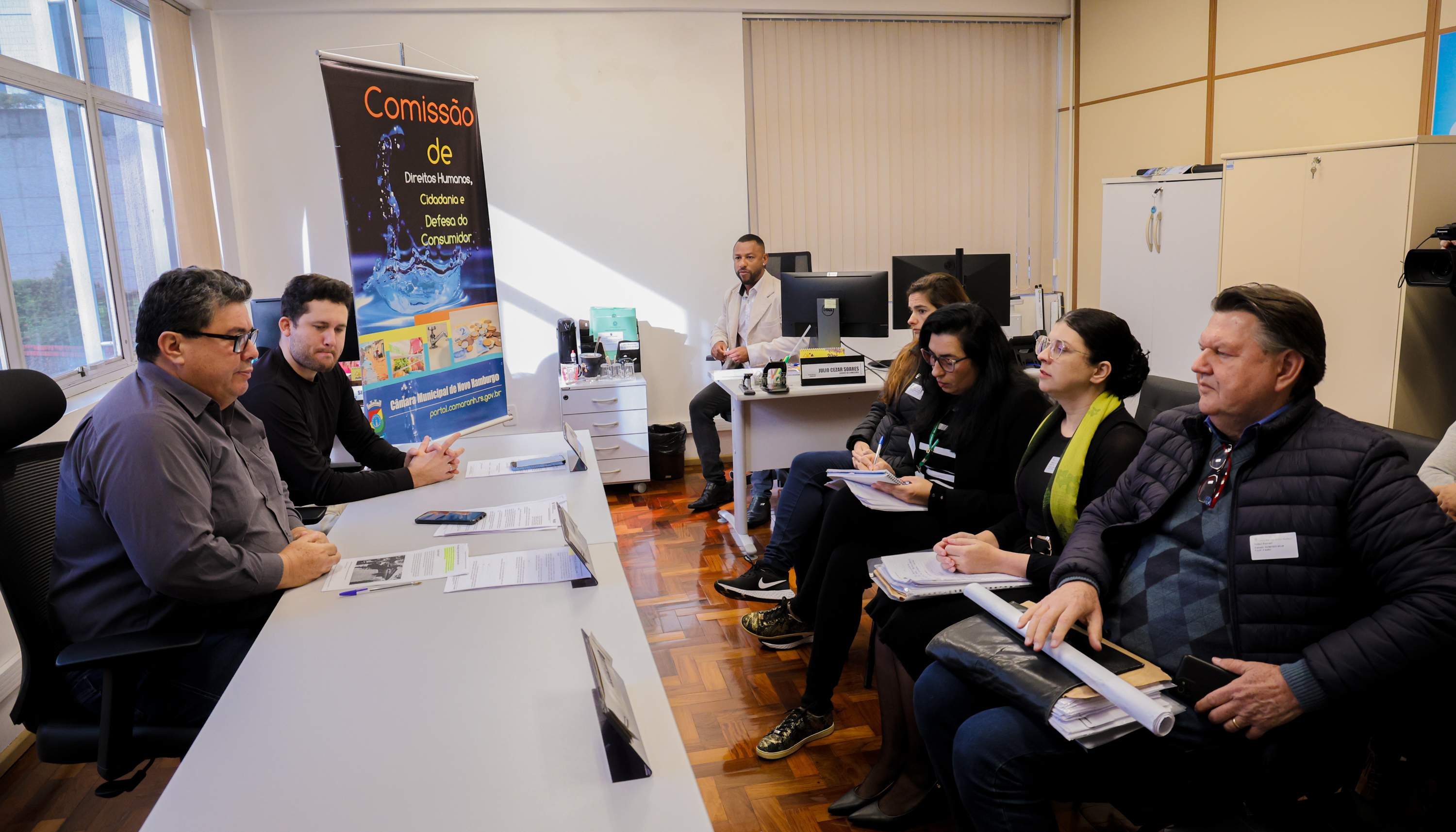 Secretária garante que famílias não serão retiradas de área pública na rua La Paz