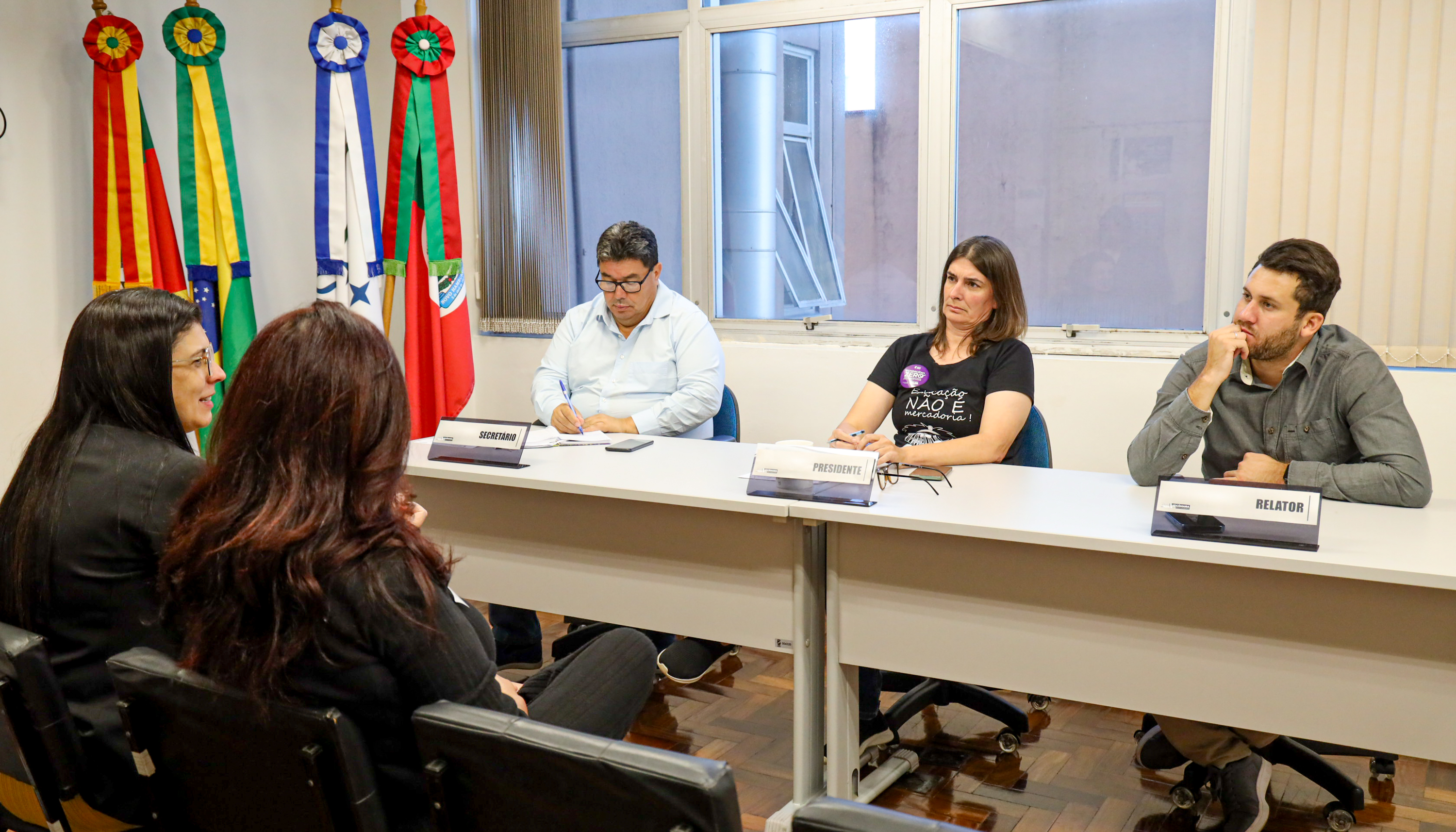 Secretária reforça que famílias no entorno do dique só deixarão suas casas após encaminhamento a programas habitacionais