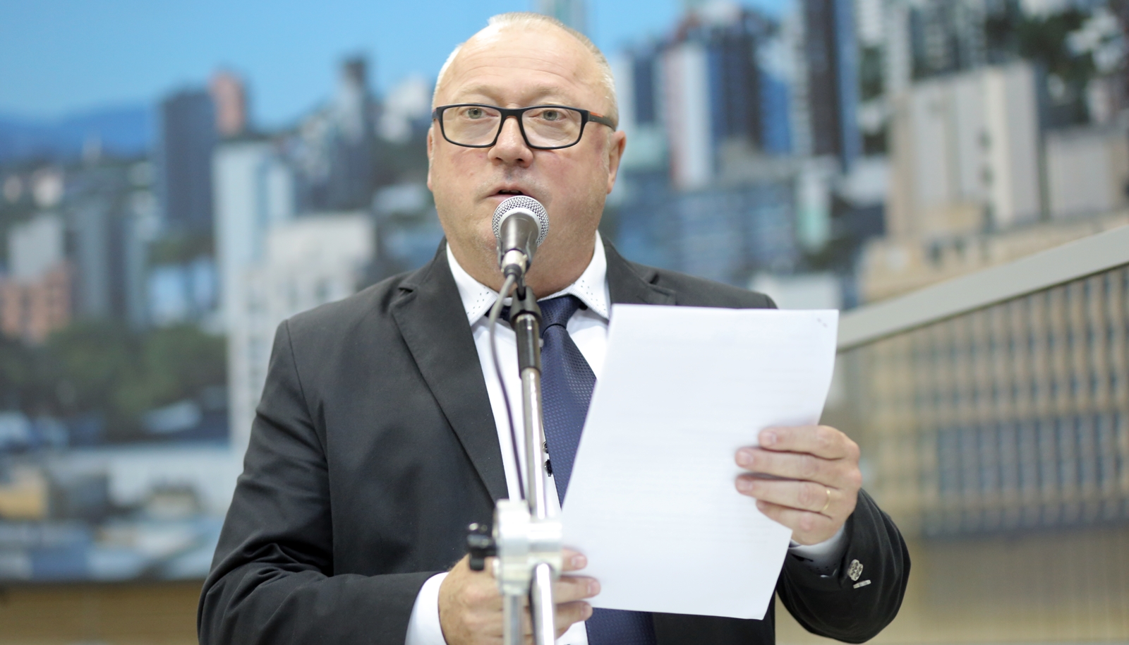 Secretário de Administração defende contratação de empresa para recadastramento de pessoal