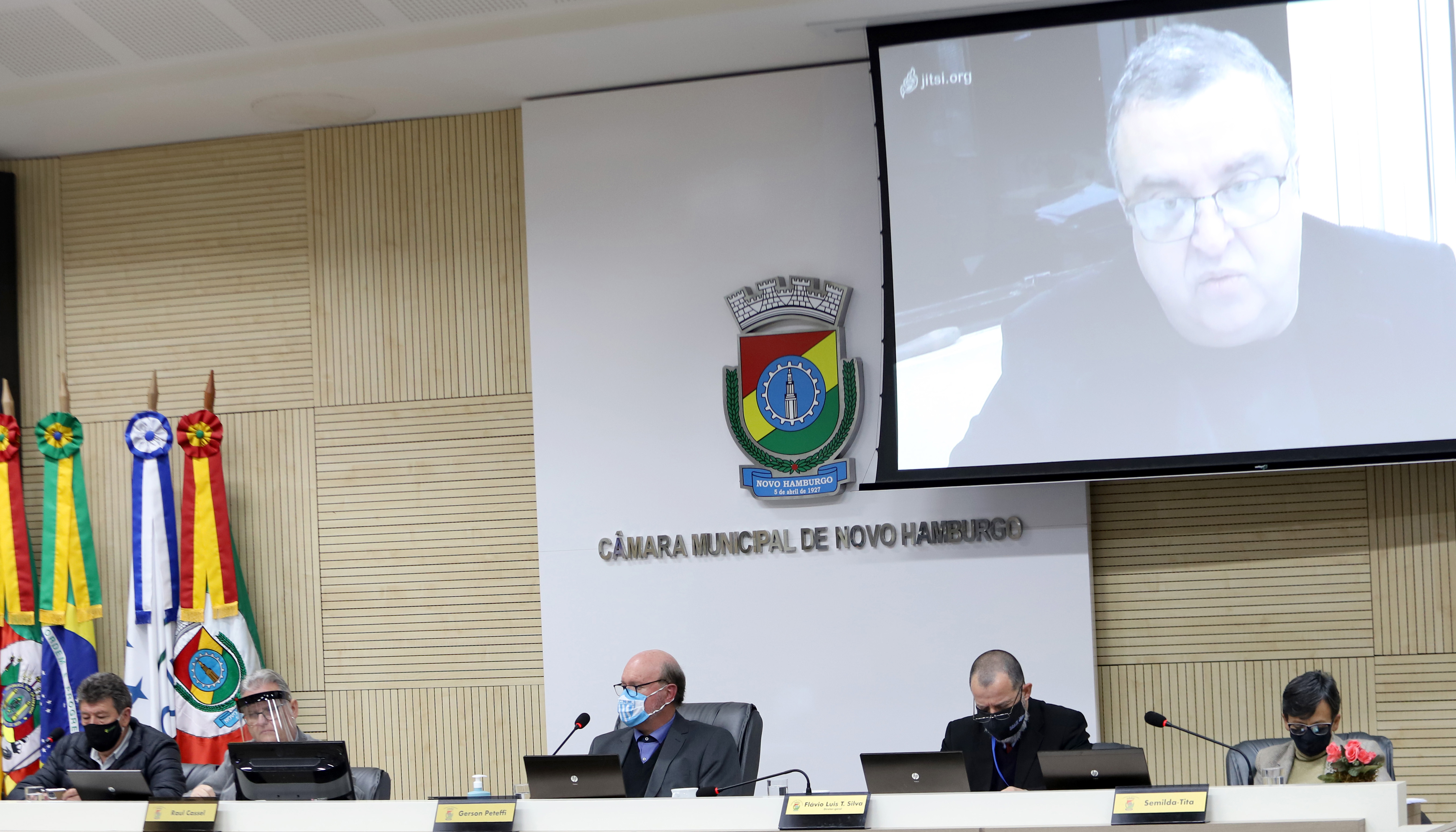 Secretário trata de recursos federais para o combate ao coronavírus