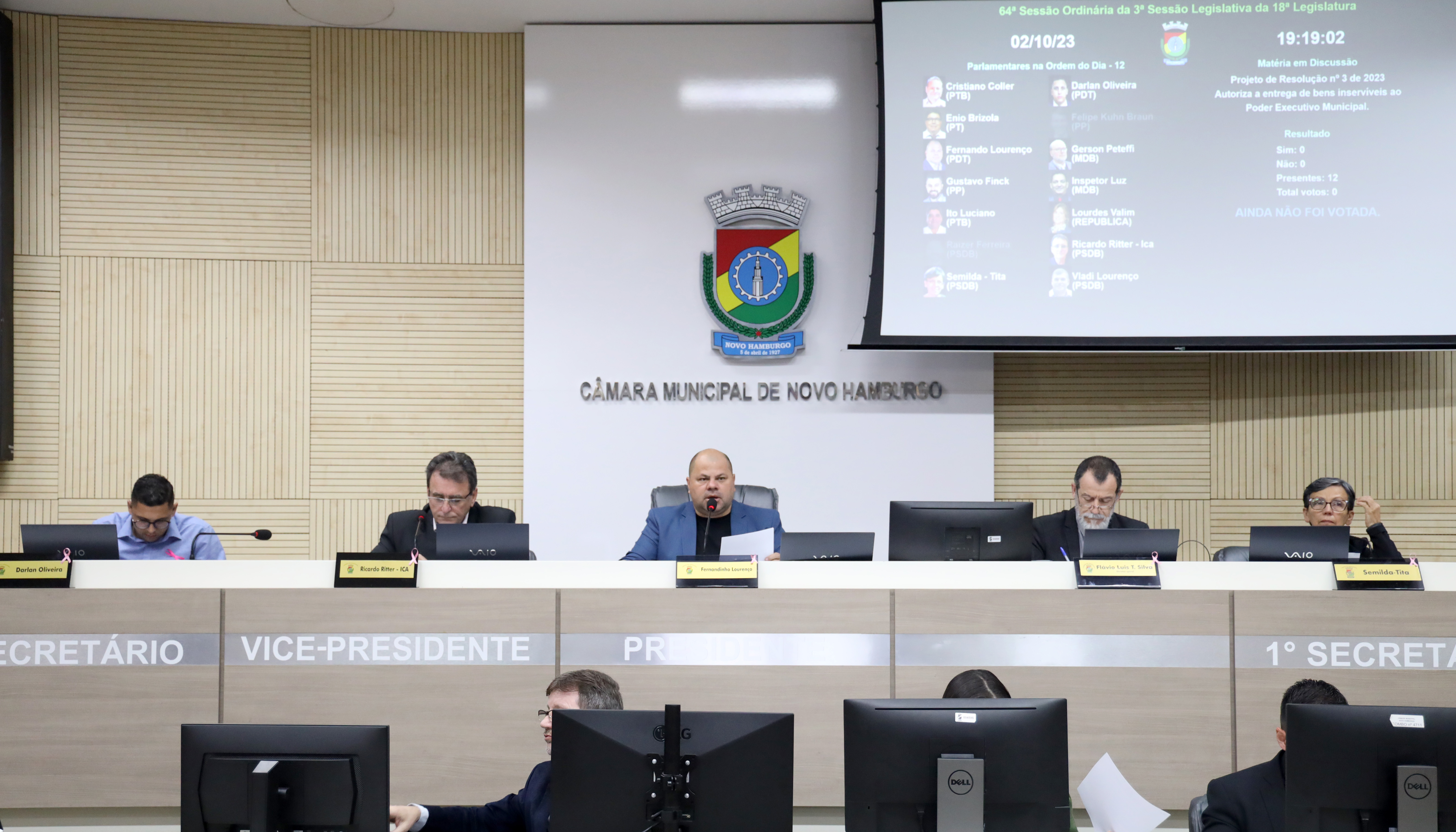 Sedãs utilizados pela Câmara serão entregues ao Executivo