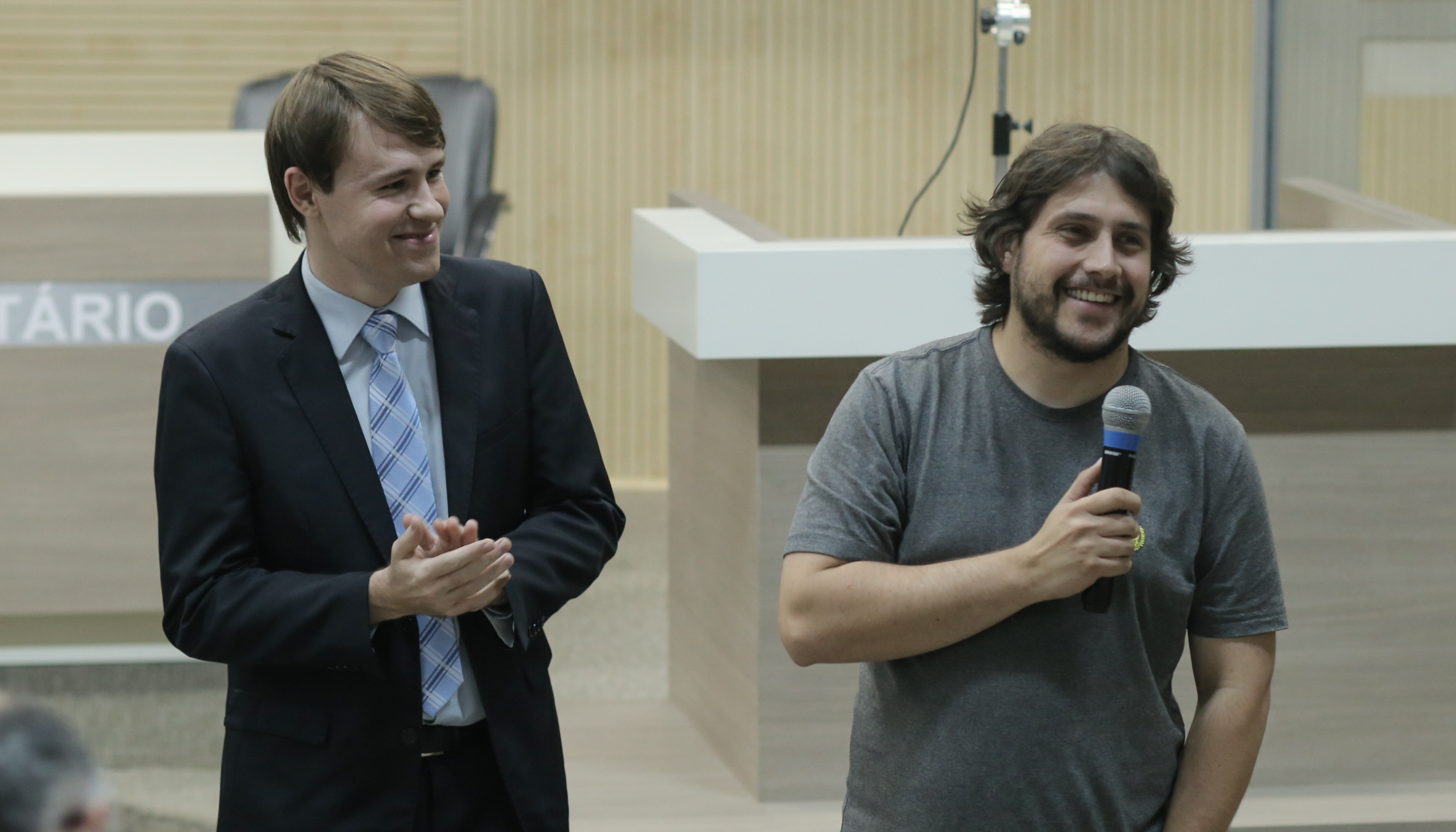 Segunda noite de exibição do documentário sobre Novo Hamburgo emociona público no Legislativo