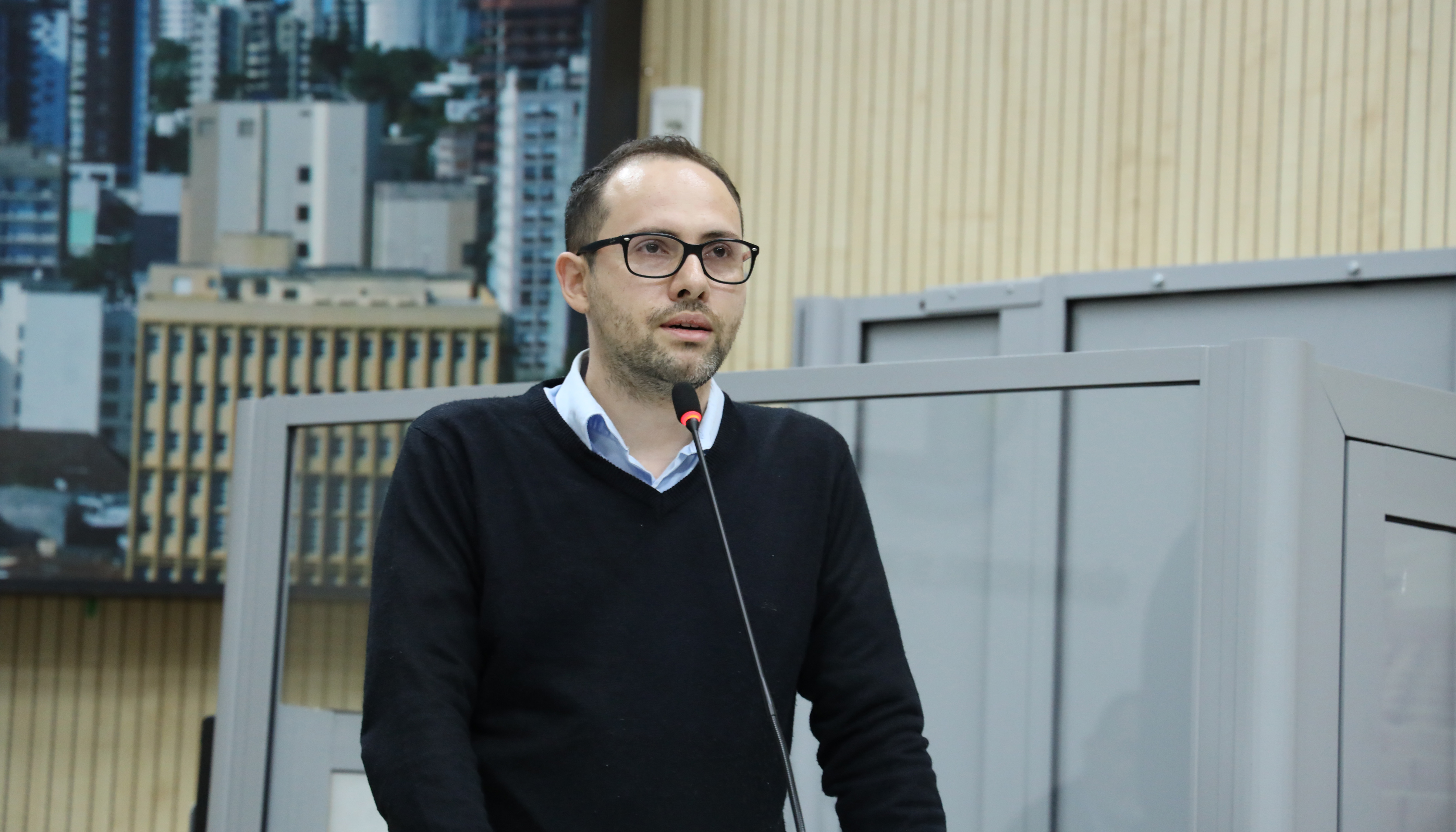 Servidor se despede da Câmara e recebe homenagem em plenário