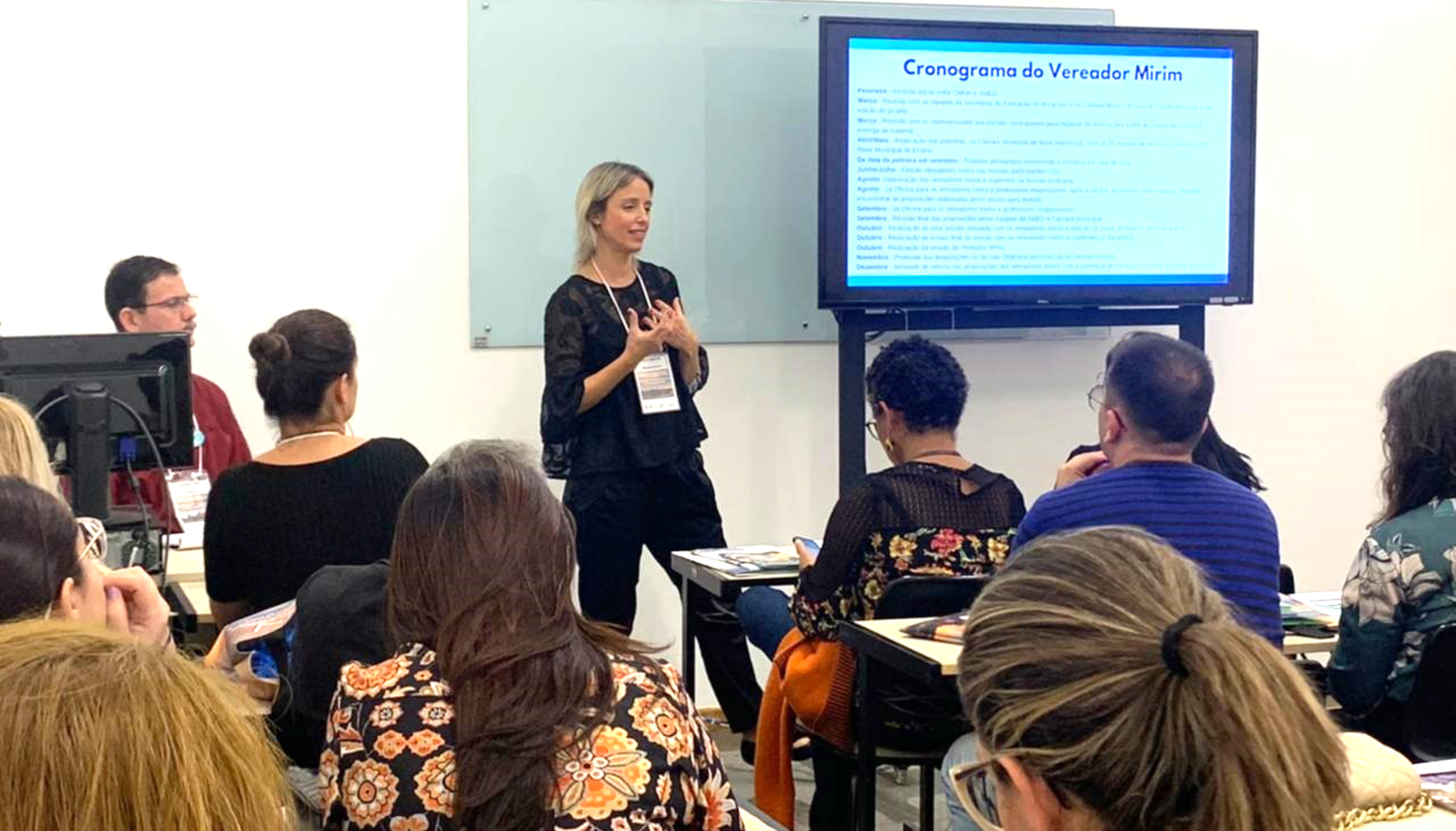 Servidora da Câmara representa o Parlamento em Encontro da Associação Brasileira de Escolas do Legislativo e de Contas