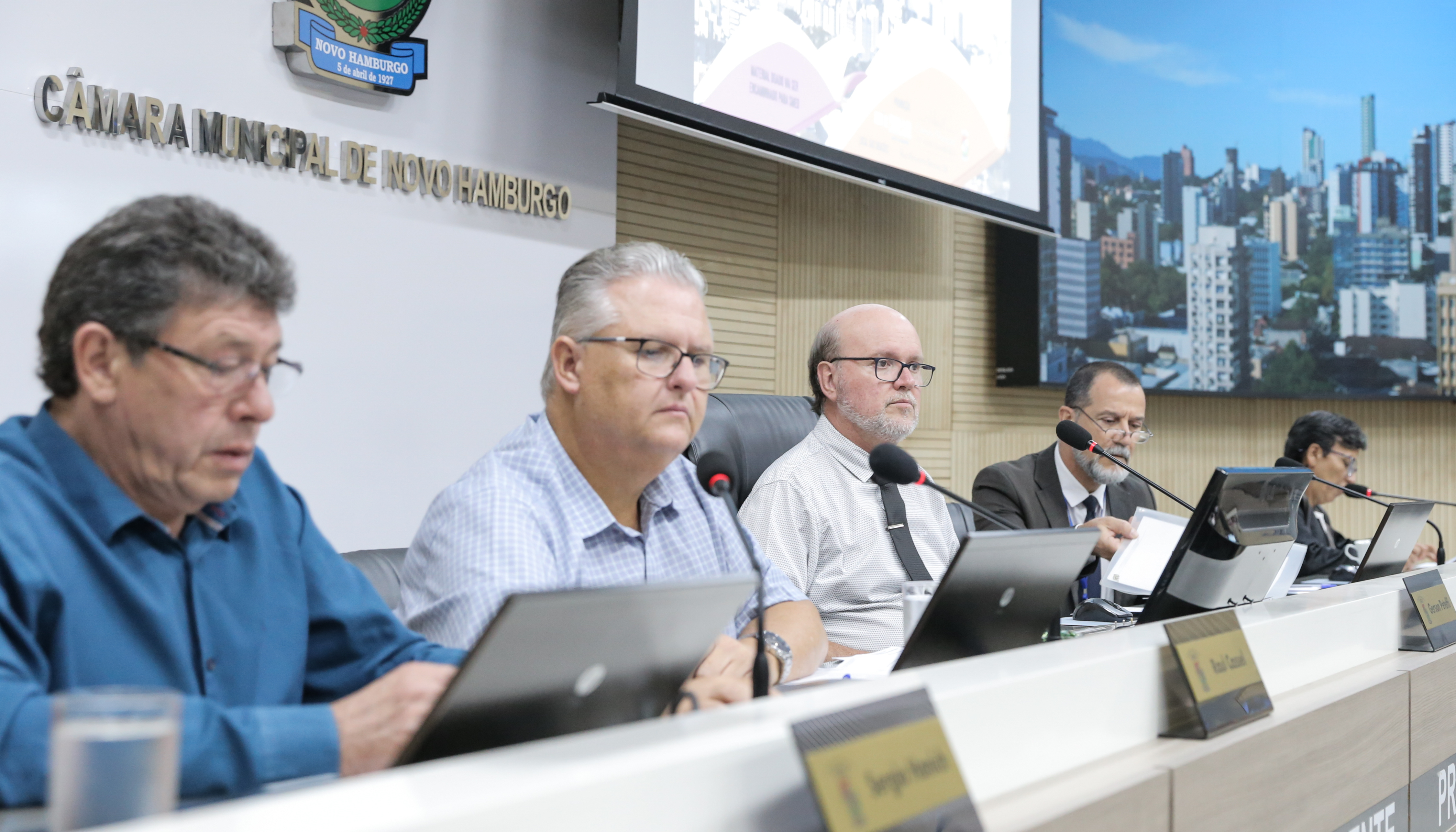 Sessão plenária de quarta-feira foi suspensa devido a falta de energia elétrica