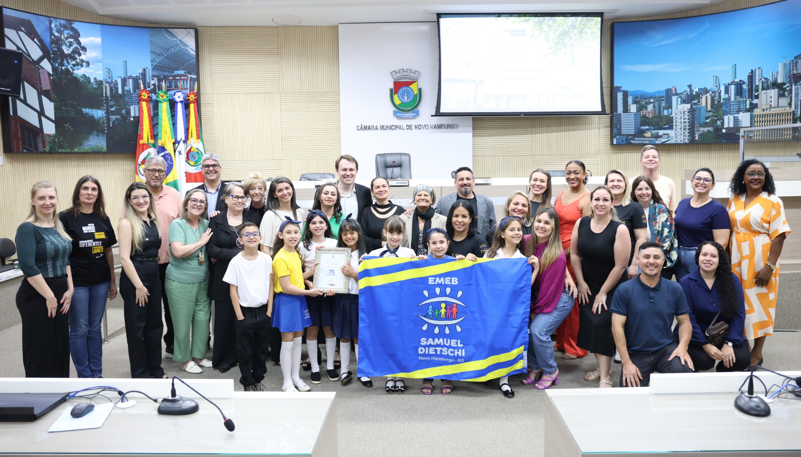 Sessão solene destaca a educação inclusiva e celebra os 75 anos da Emeb Samuel Dietschi