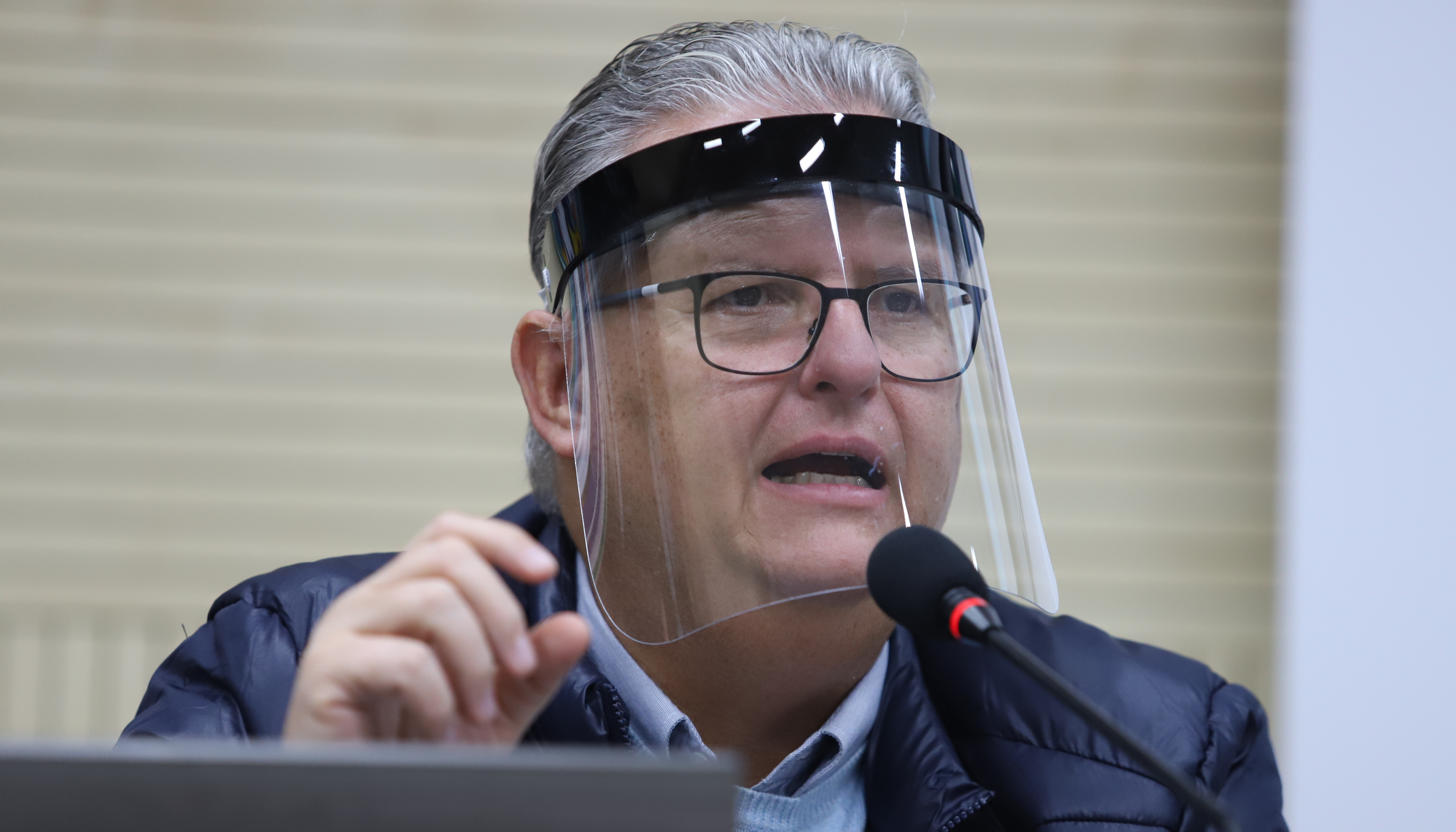 Substitutivo obriga divulgação de serviços essenciais gratuitos em agências bancárias