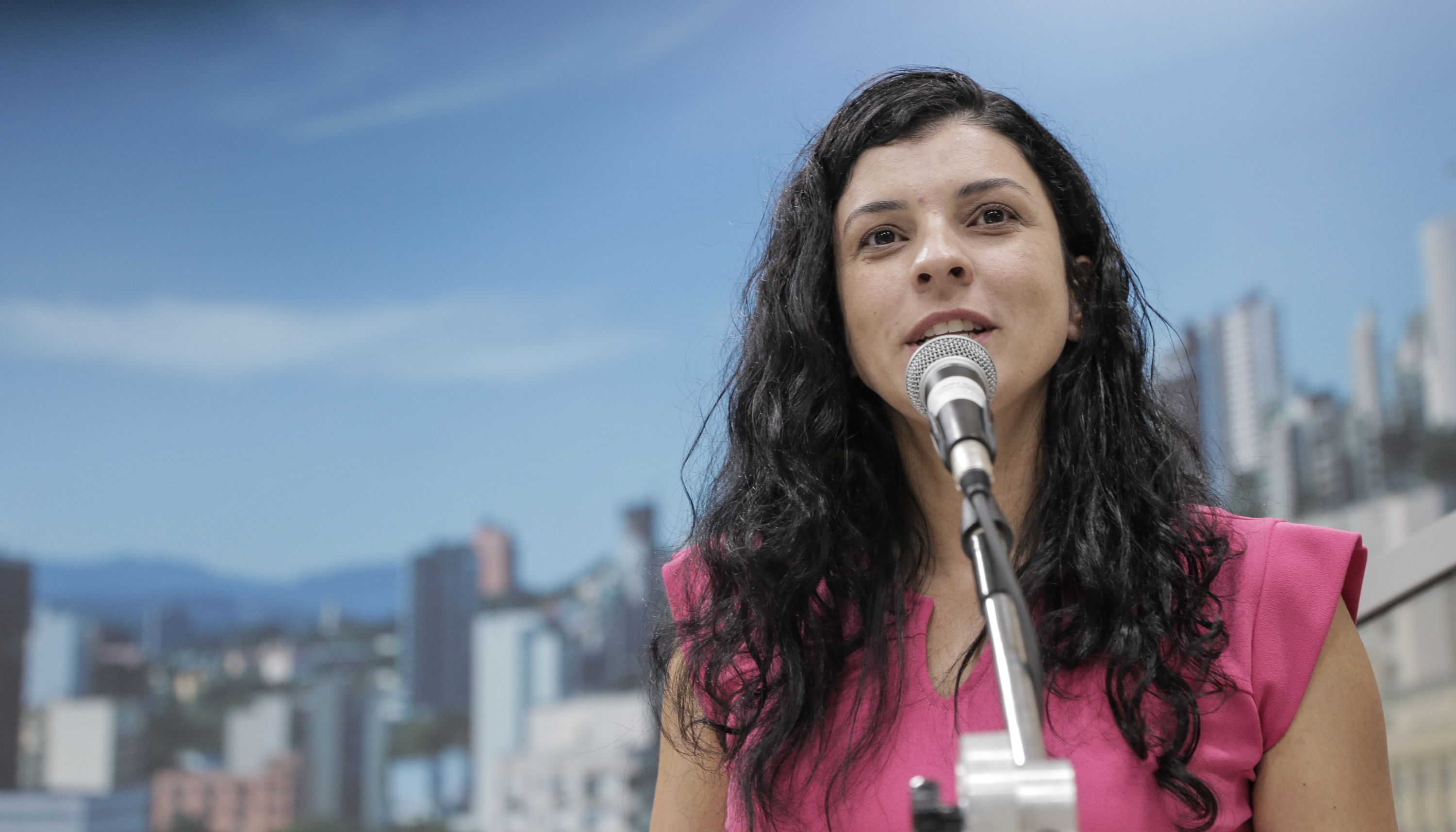 Suplente Gislaine Pires participa das sessões desta semana