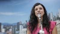 Suplente Gislaine Pires participa das sessões desta semana
