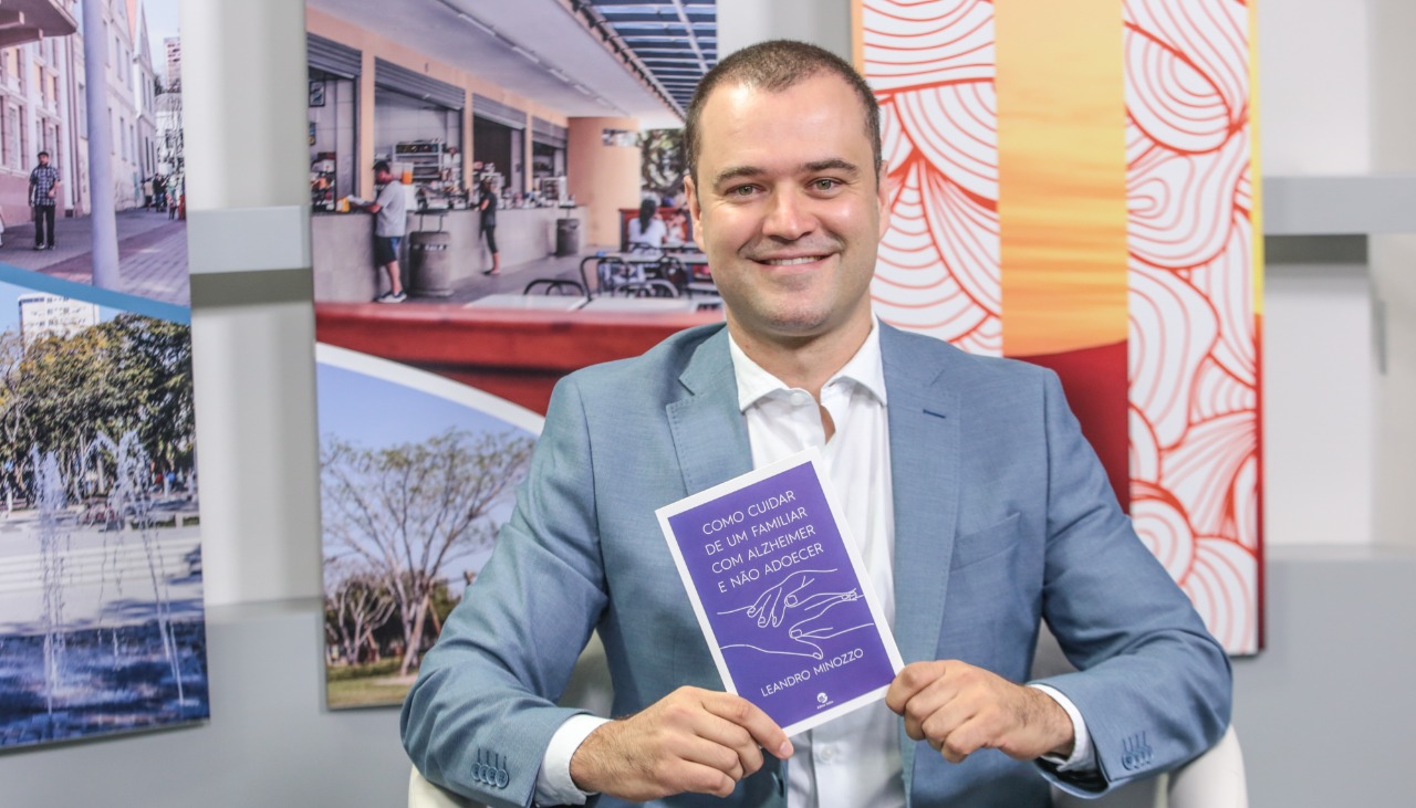 TV Câmara: Livro auxilia cuidadores de pessoas com Alzheimer a não adoecerem 