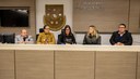 Vereadores anunciam ação popular que questiona pagamento de secretária