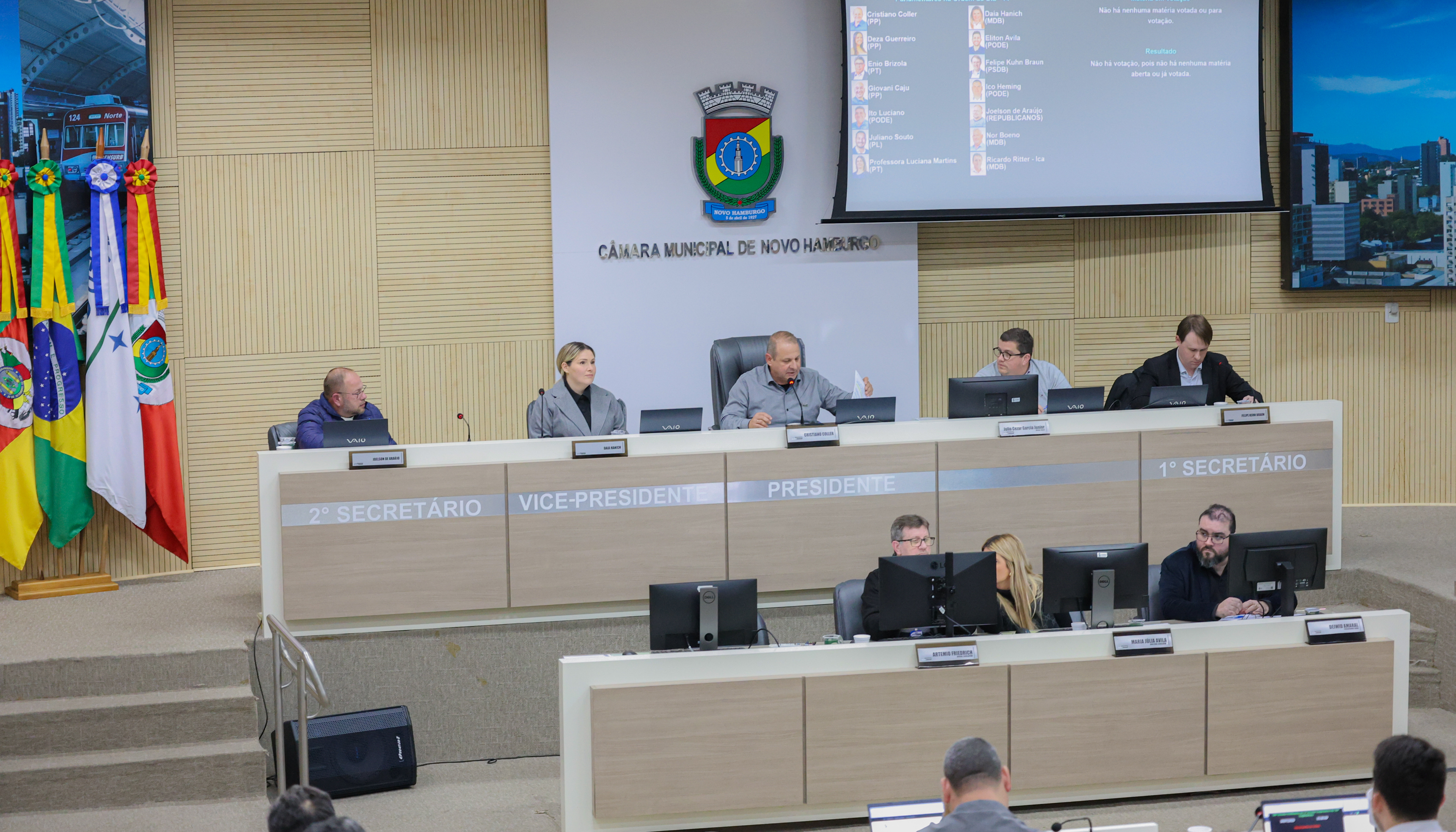 Vereadores aprovam contratação emergencial de profissionais para a educação