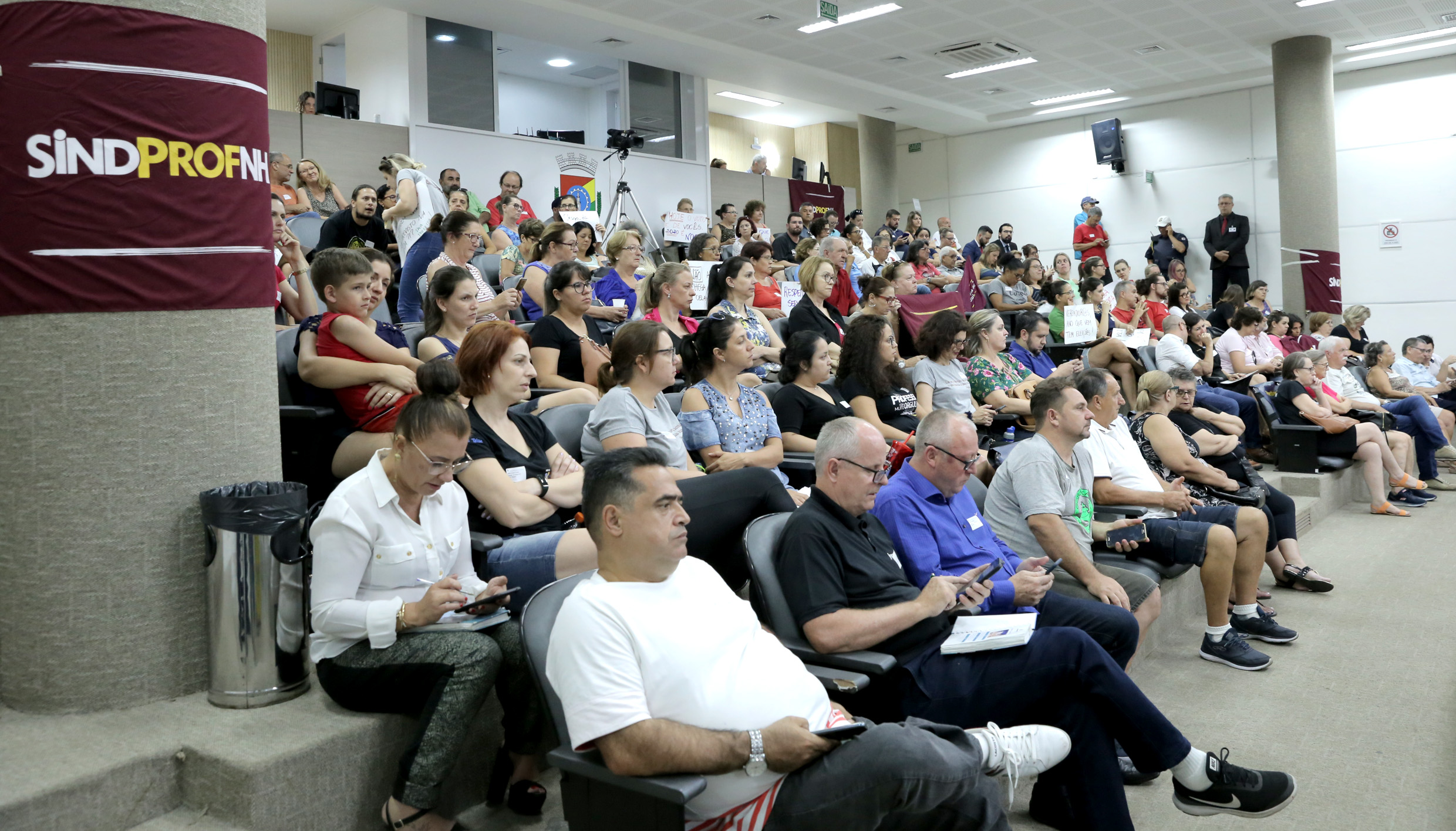 Vereadores aprovam contratação temporária de 54 professores