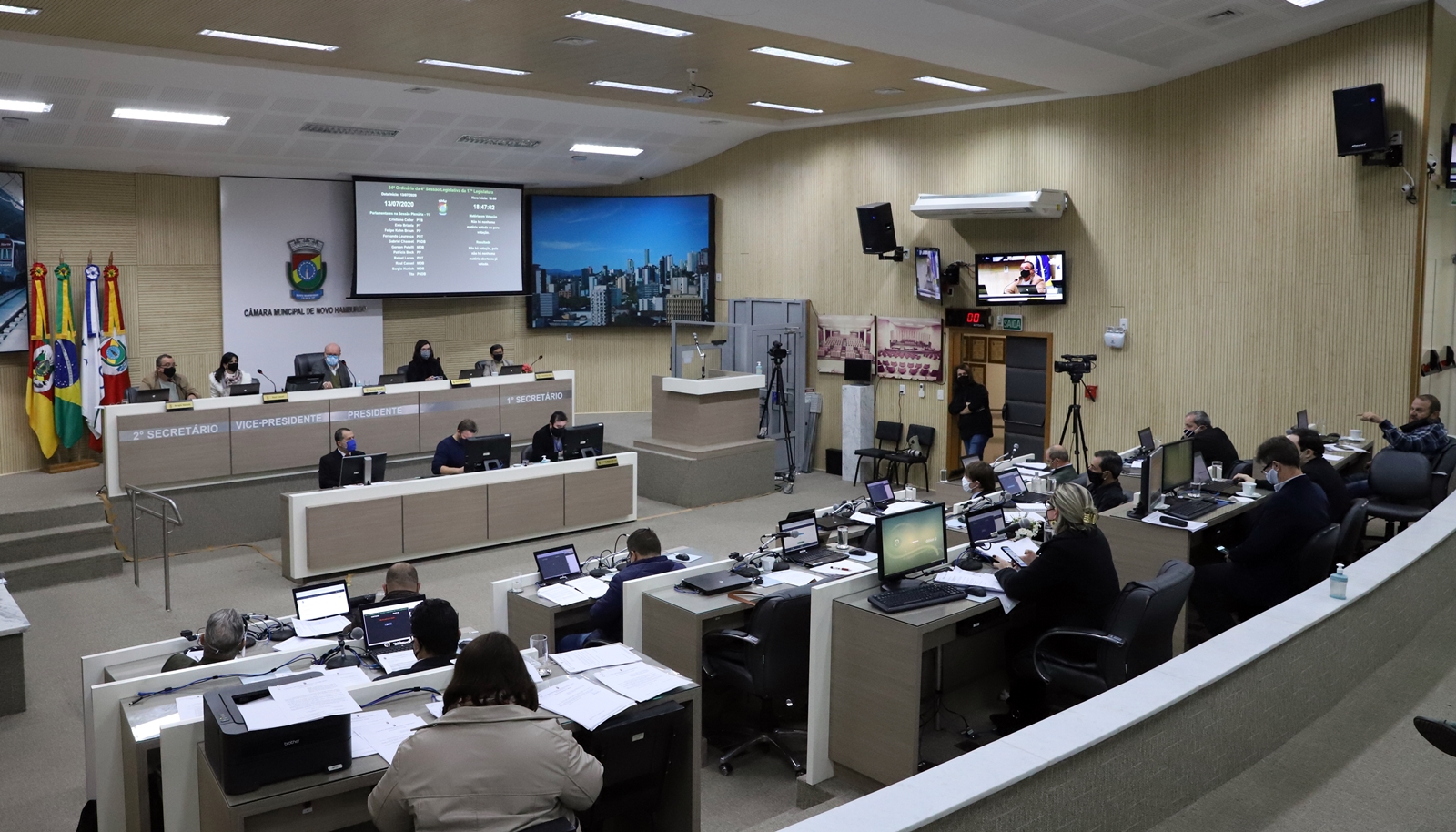 Vereadores aprovam crédito extraordinário de R$ 14 milhões para investimentos em saúde e assistência social durante a pandemia