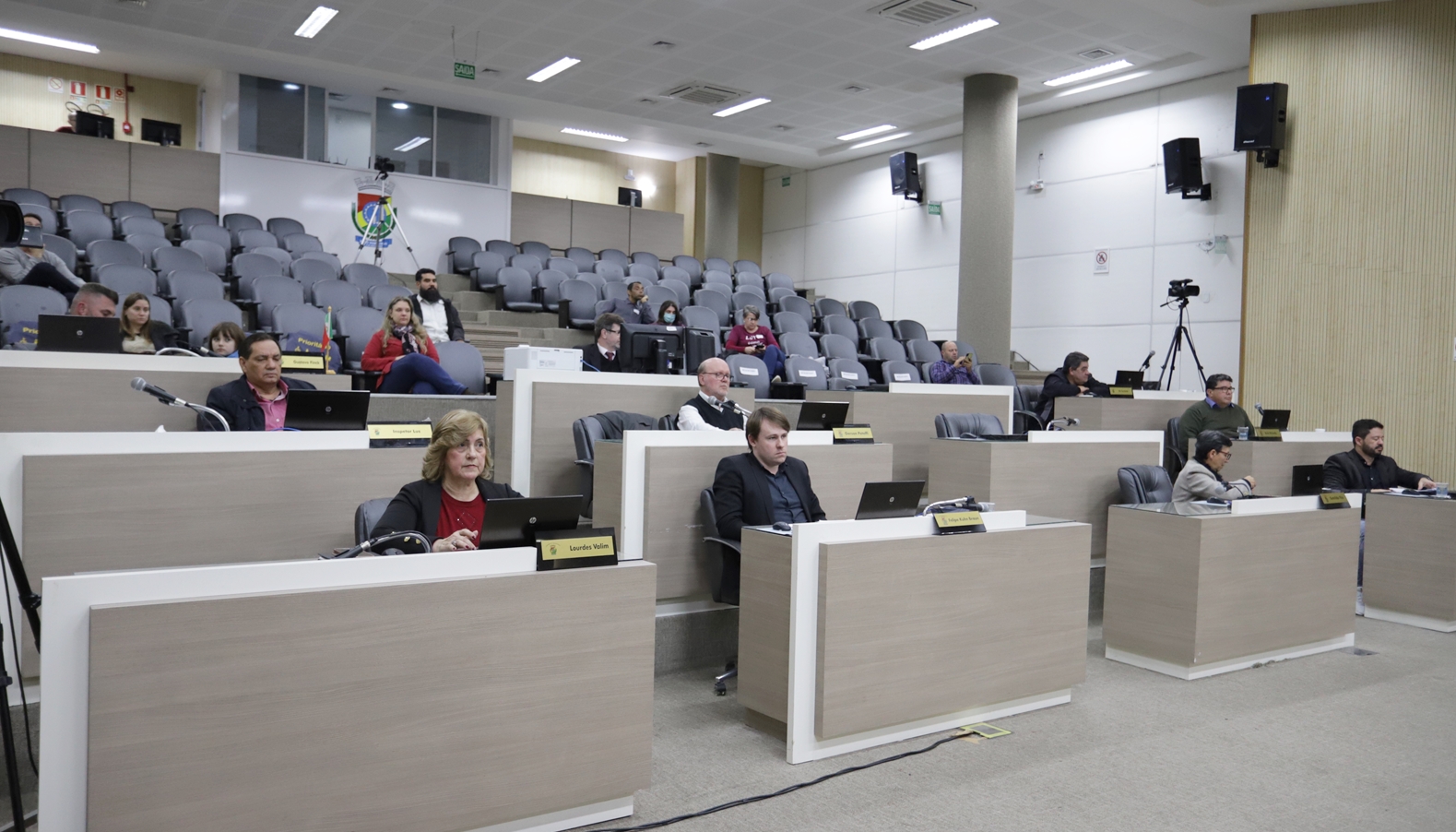 Vereadores aprovam criação de 380 novas vagas no serviço público municipal