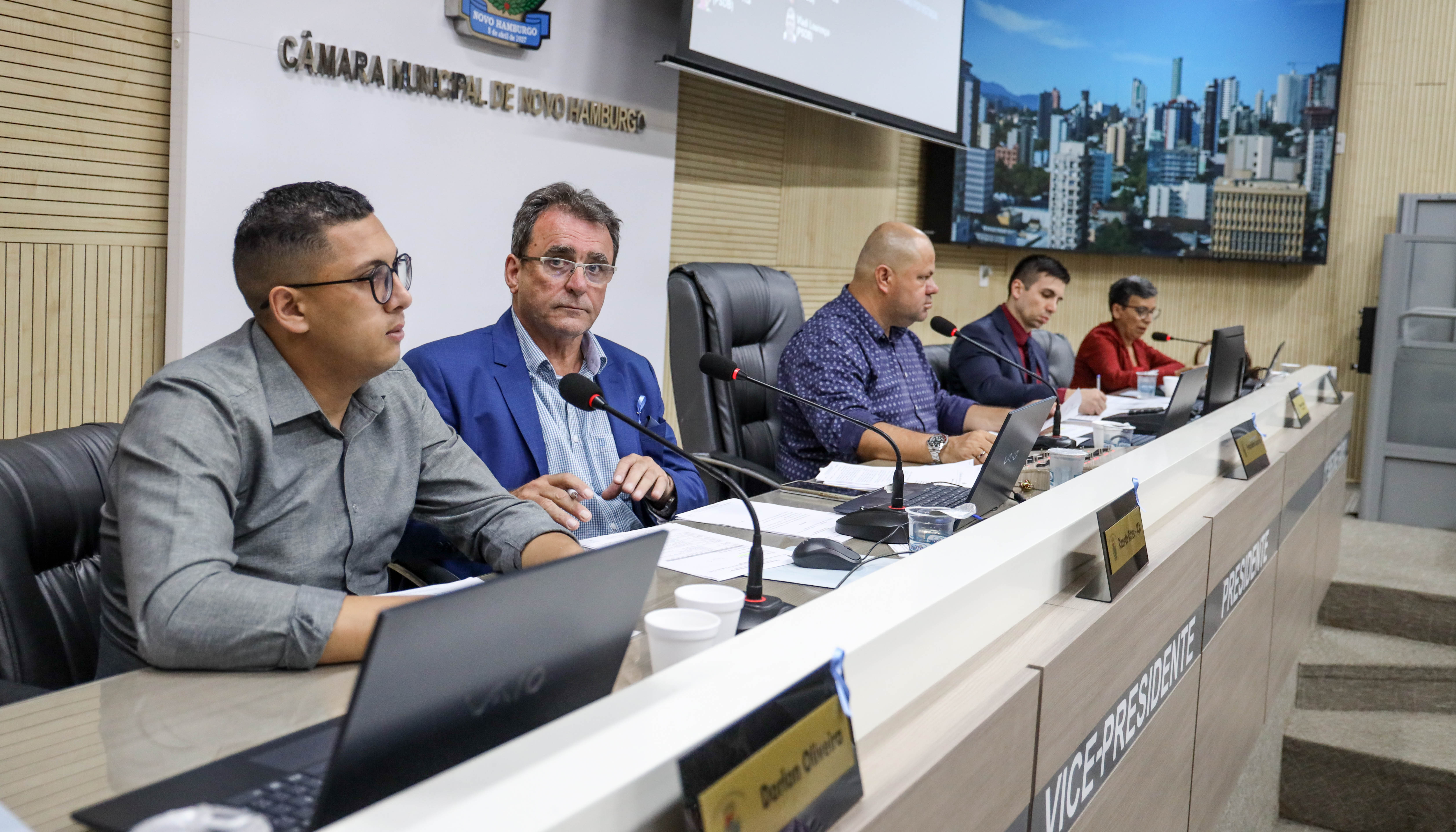 Vereadores aprovam entrega de bens em desuso à Prefeitura