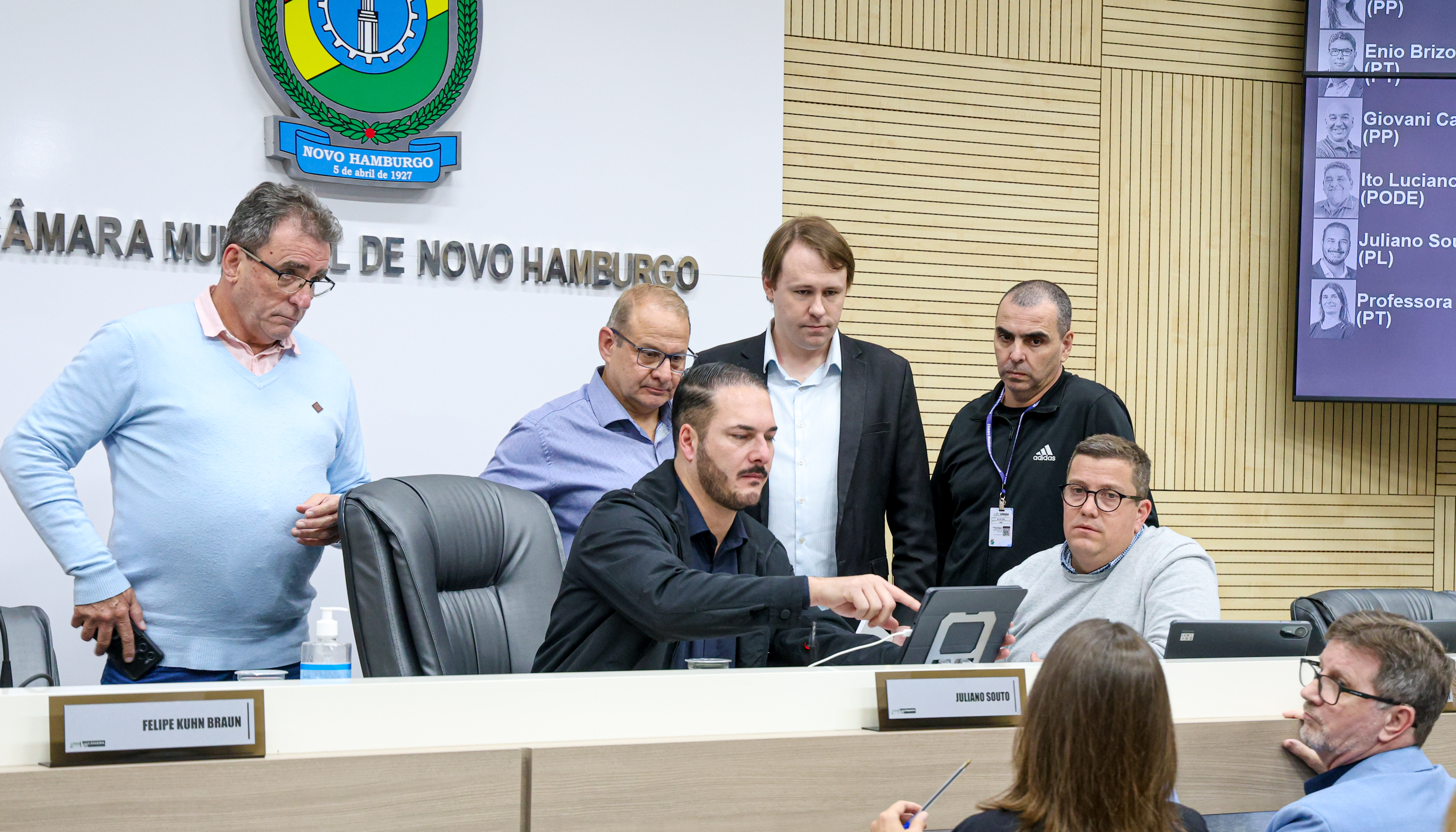 Vereadores aprovam índice de 4,14% para a revisão salarial do funcionalismo