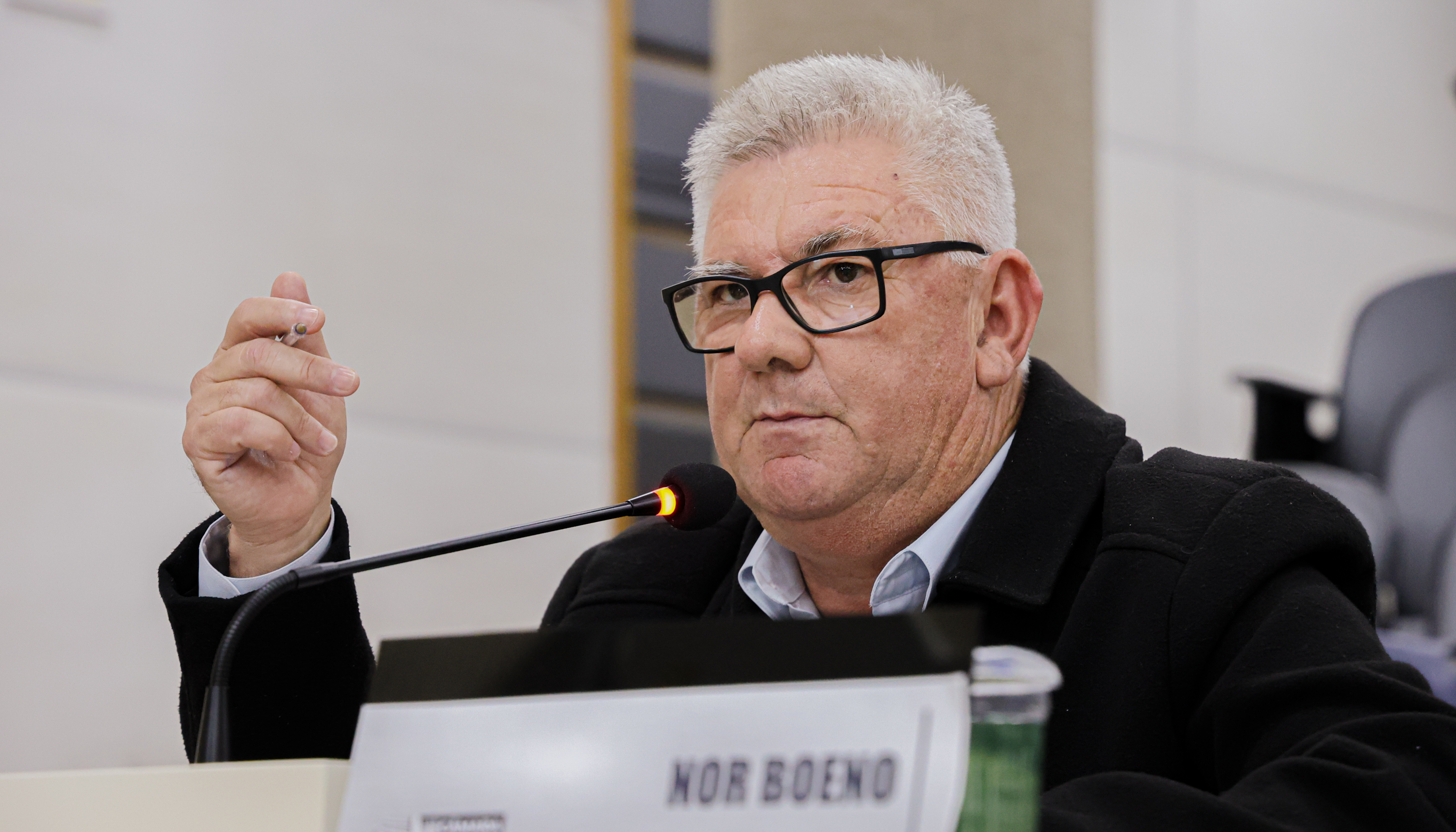 Vereadores aprovam novos critérios para a instalação e manutenção de fios de luz