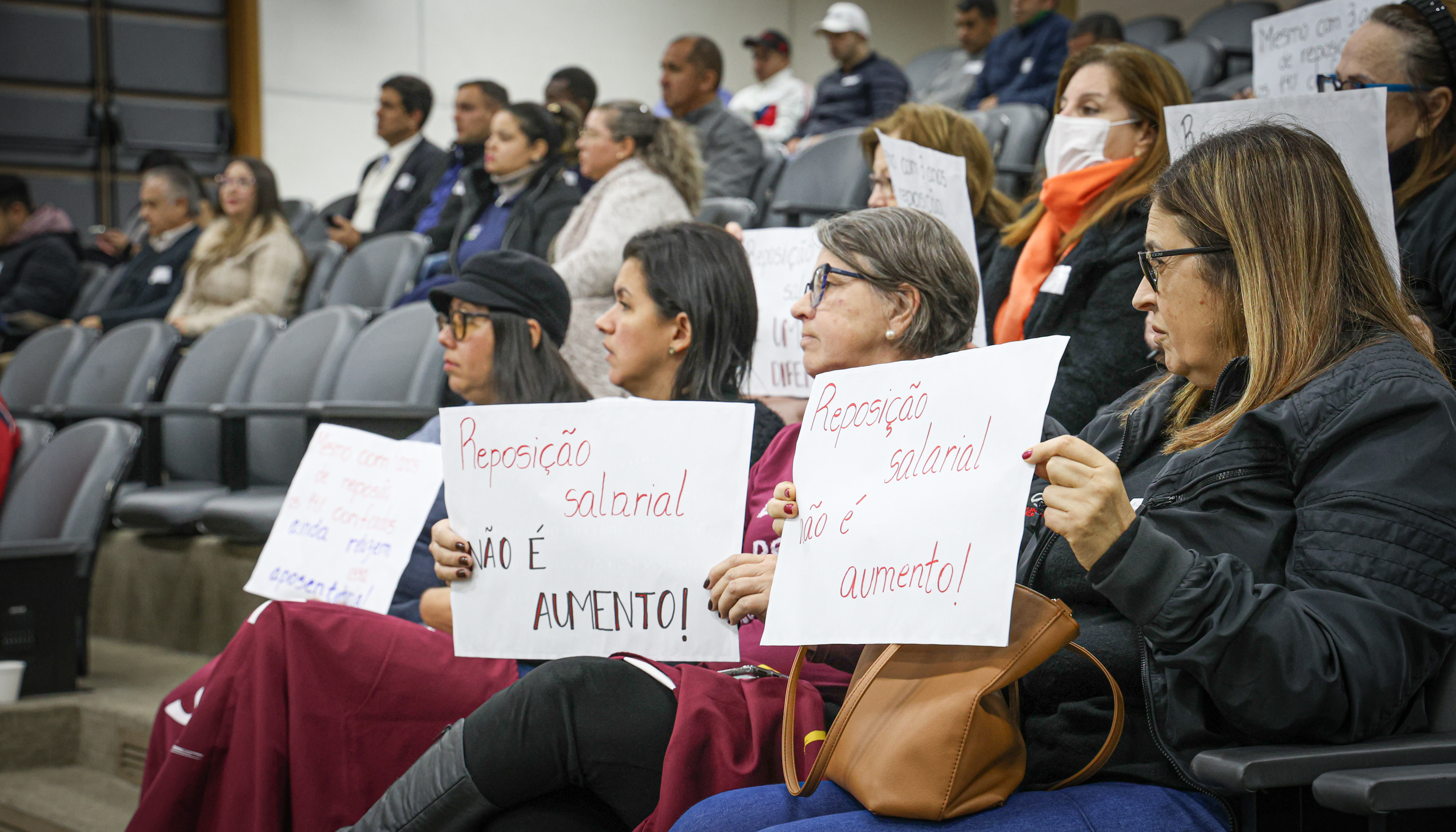 Vereadores aprovam reposição salarial do funcionalismo