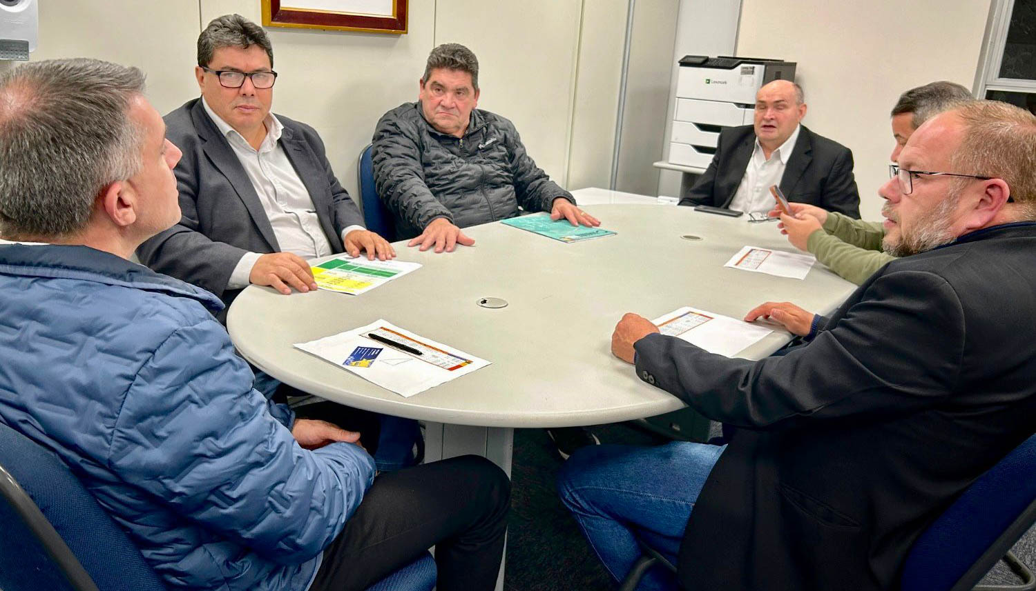 Vereadores buscam moradias para famílias afetadas pelas enchentes junto à União