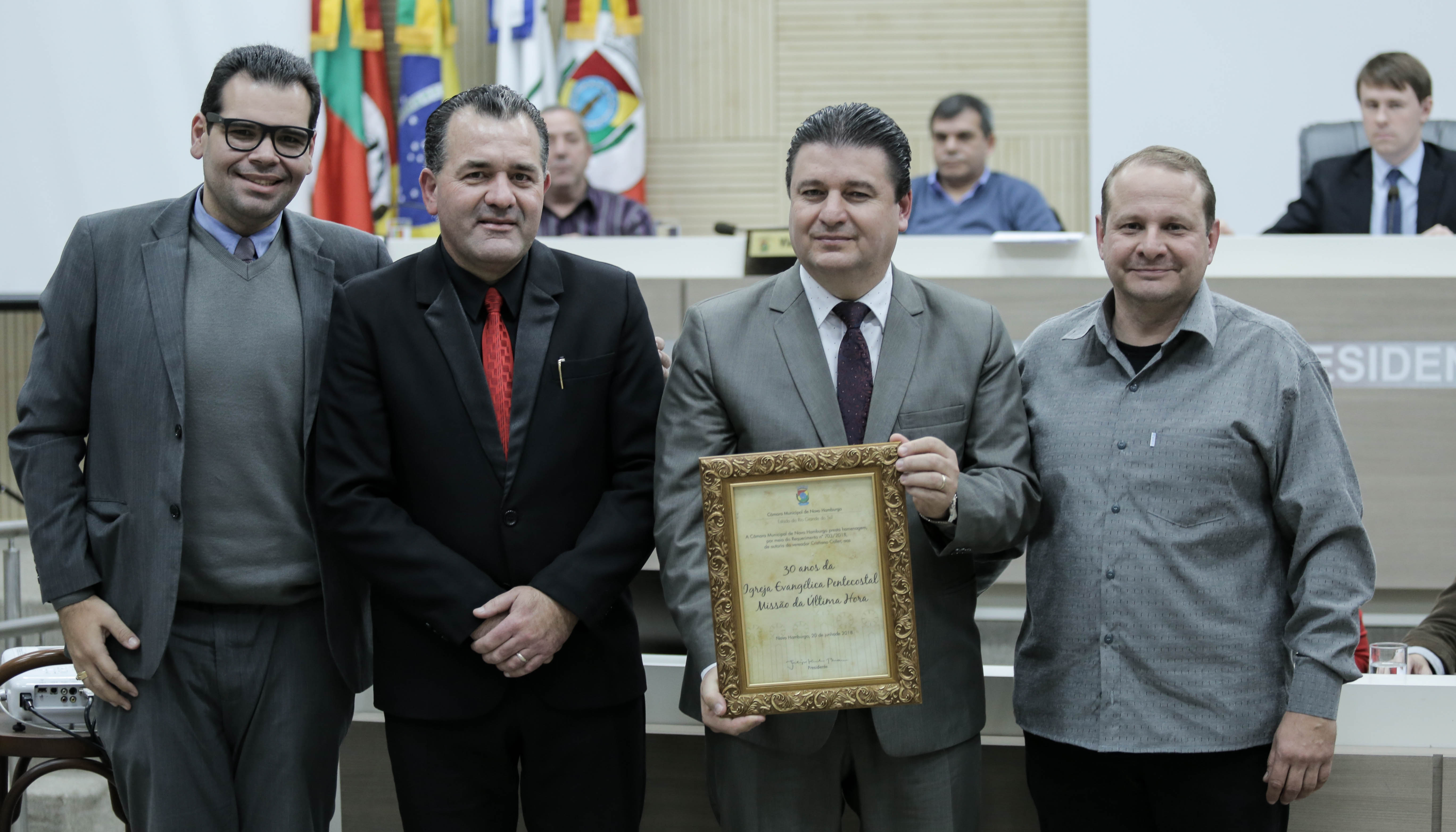 Vereadores celebram os 30 anos da Igreja Pentecostal Missão da Última Hora