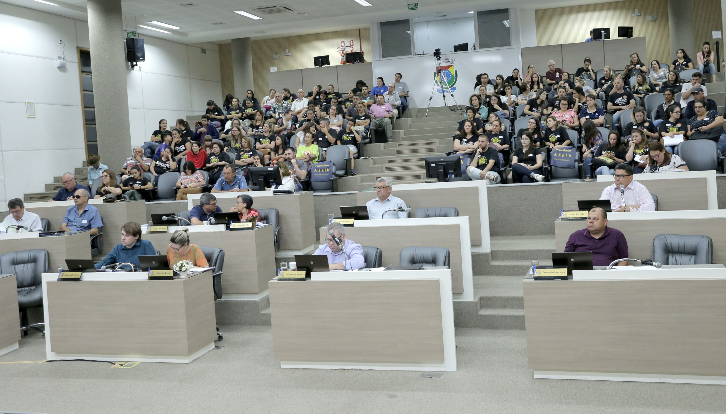 Vereadores pedem que TCE-RS reconsidere posição sobre regularidade da posse de professores para evitar suspensão de atividades em escolas