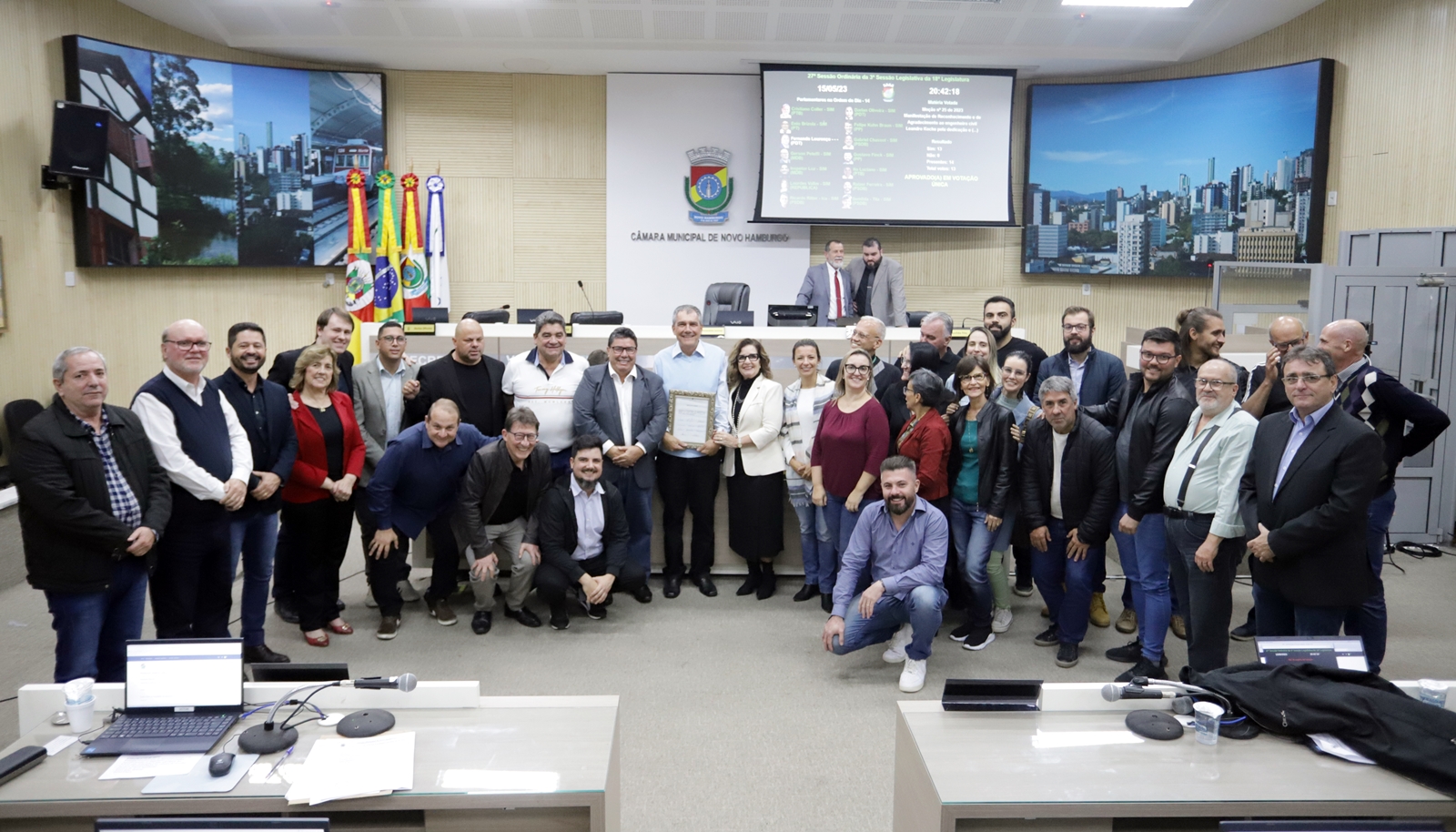Vereadores prestam homenagem ao engenheiro Leandro Koche