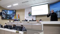 Vereadores rejeitam proposta parlamentar que autorizava tratamento precoce da Covid-19