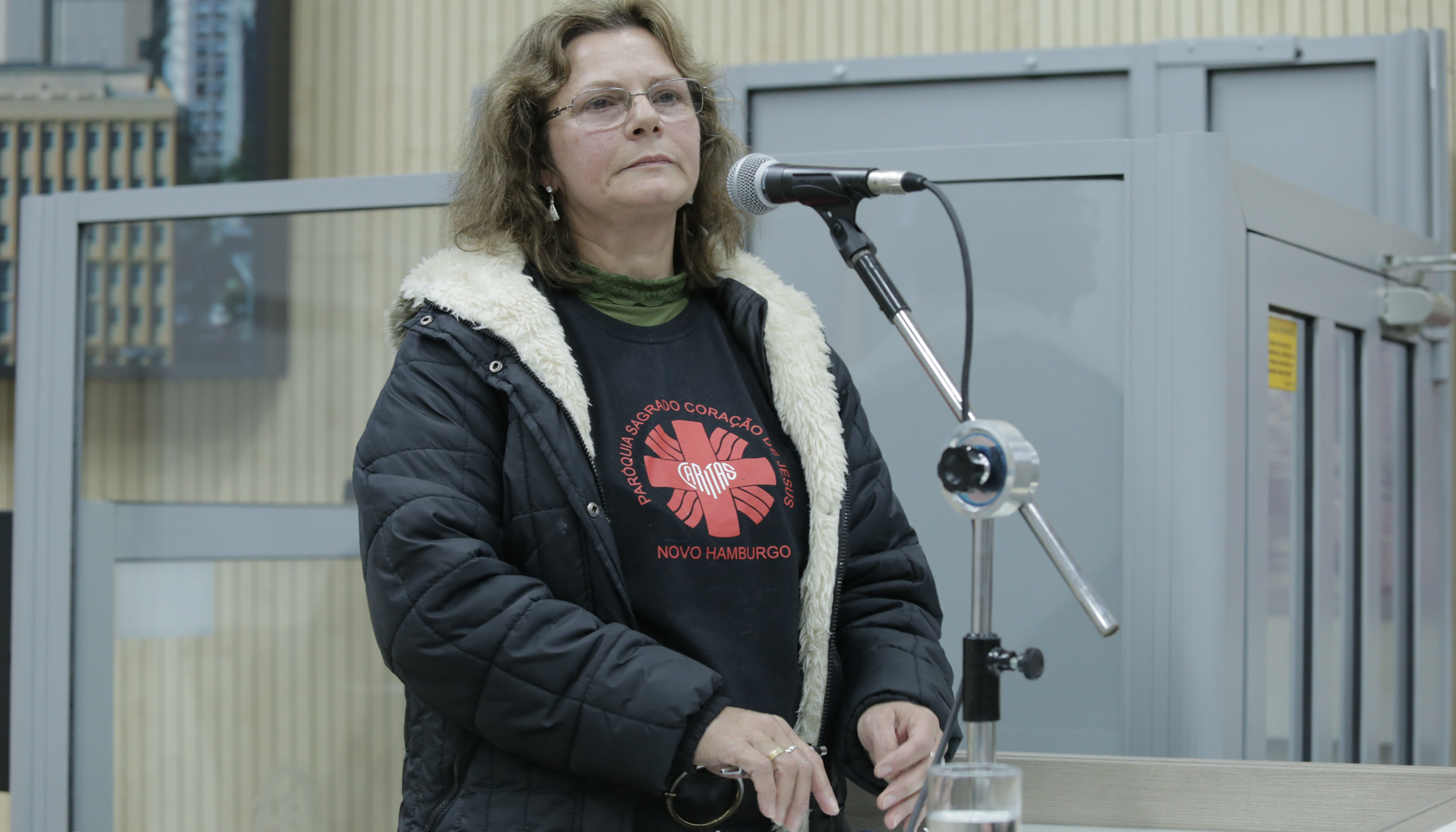 Voluntária defende construção de depósito para donativos da Cáritas