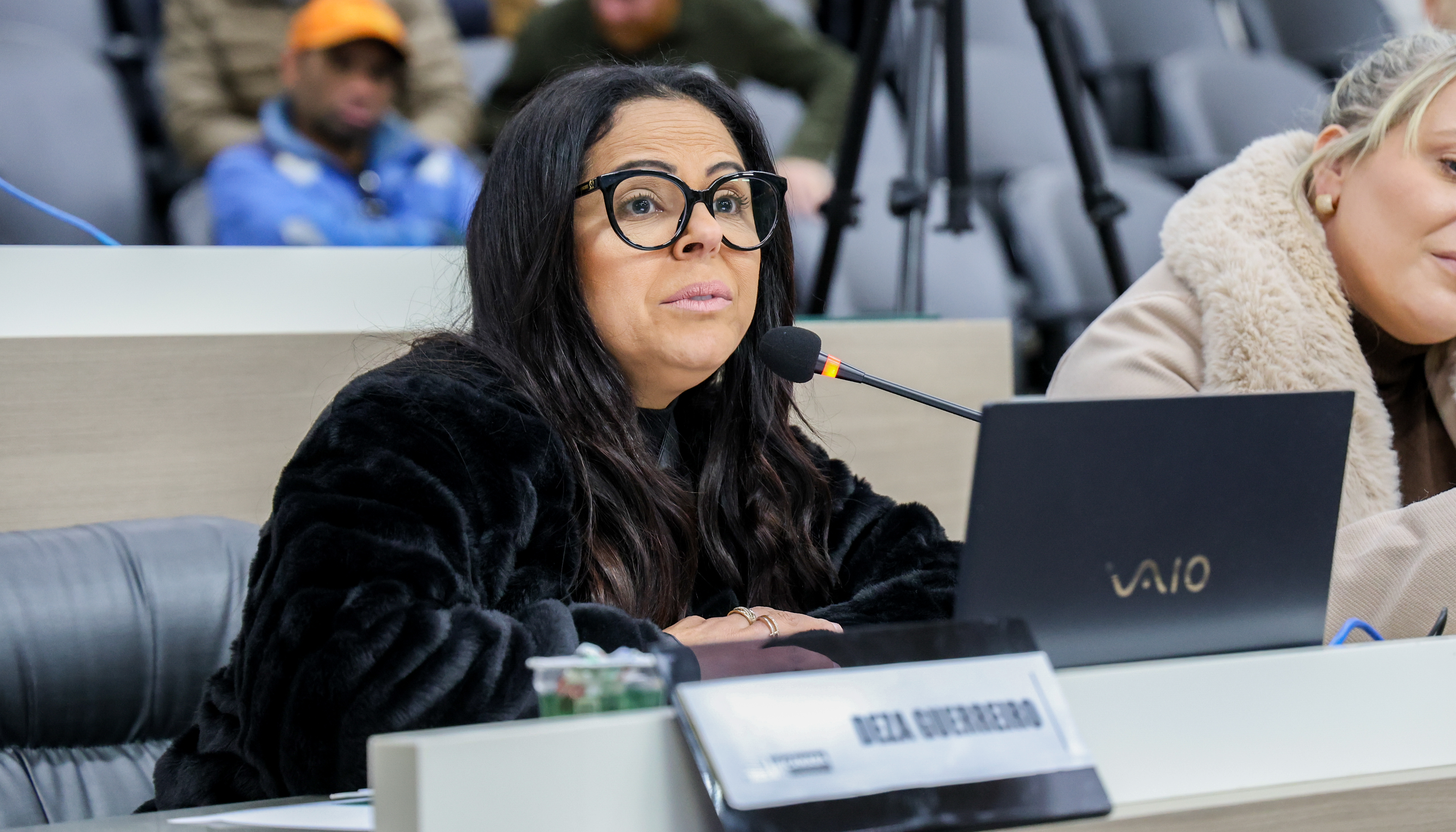 01/07/2025 - Deza Guerreiro propõe informar limite de tempo em vagas exclusivas no Rotativo Digital